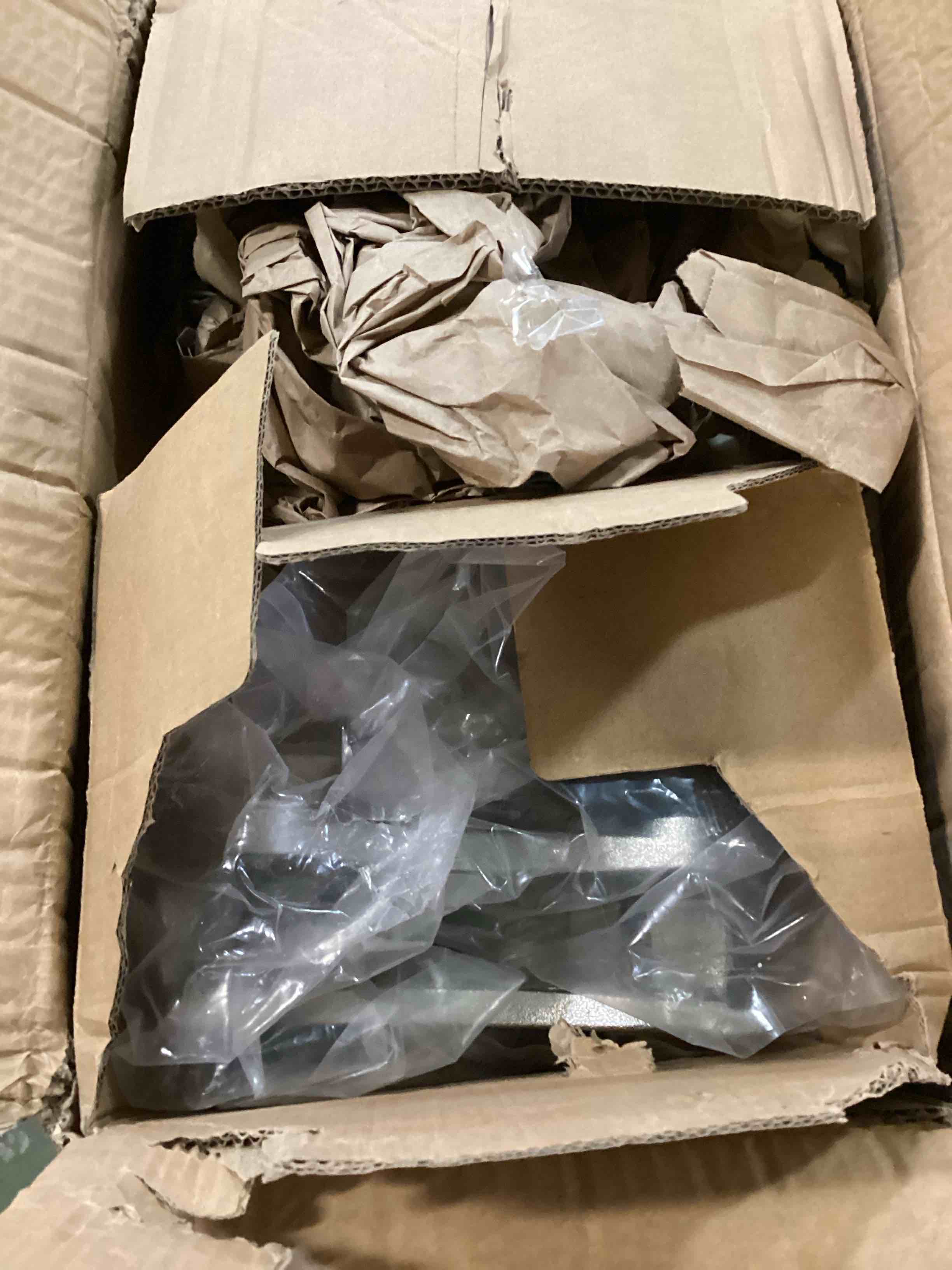 https://s3.amazonaws.com/lotting-images-prod/bidfta/RED6715119_1720182369925.jpeg