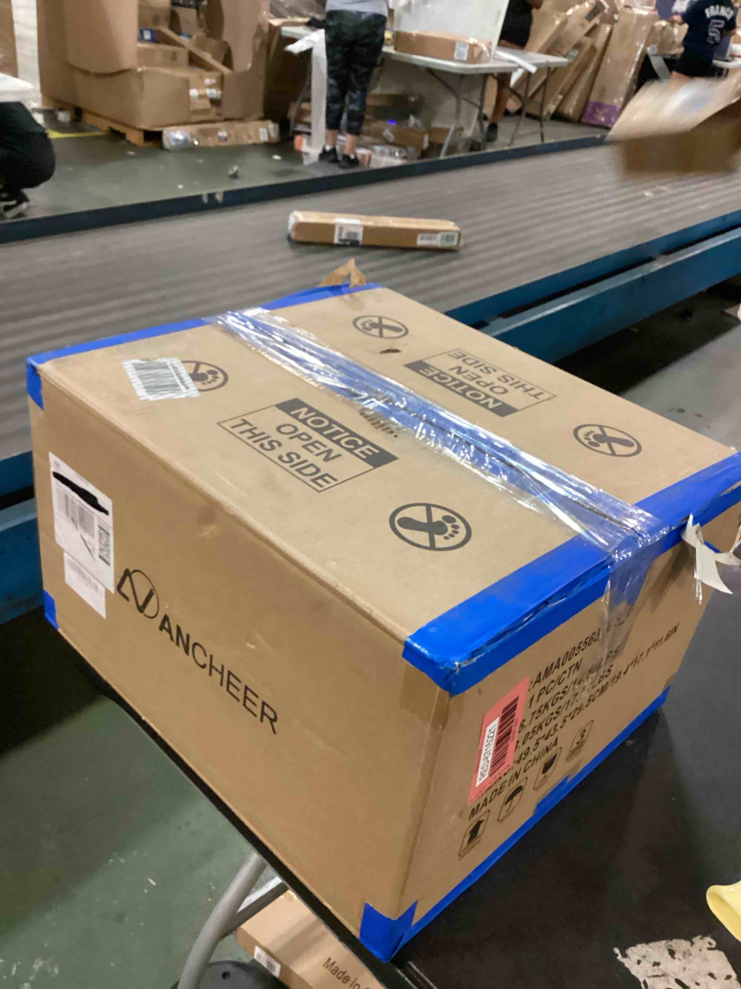 https://s3.amazonaws.com/lotting-images-prod/bidfta/RED6715221_1720194375456.jpeg