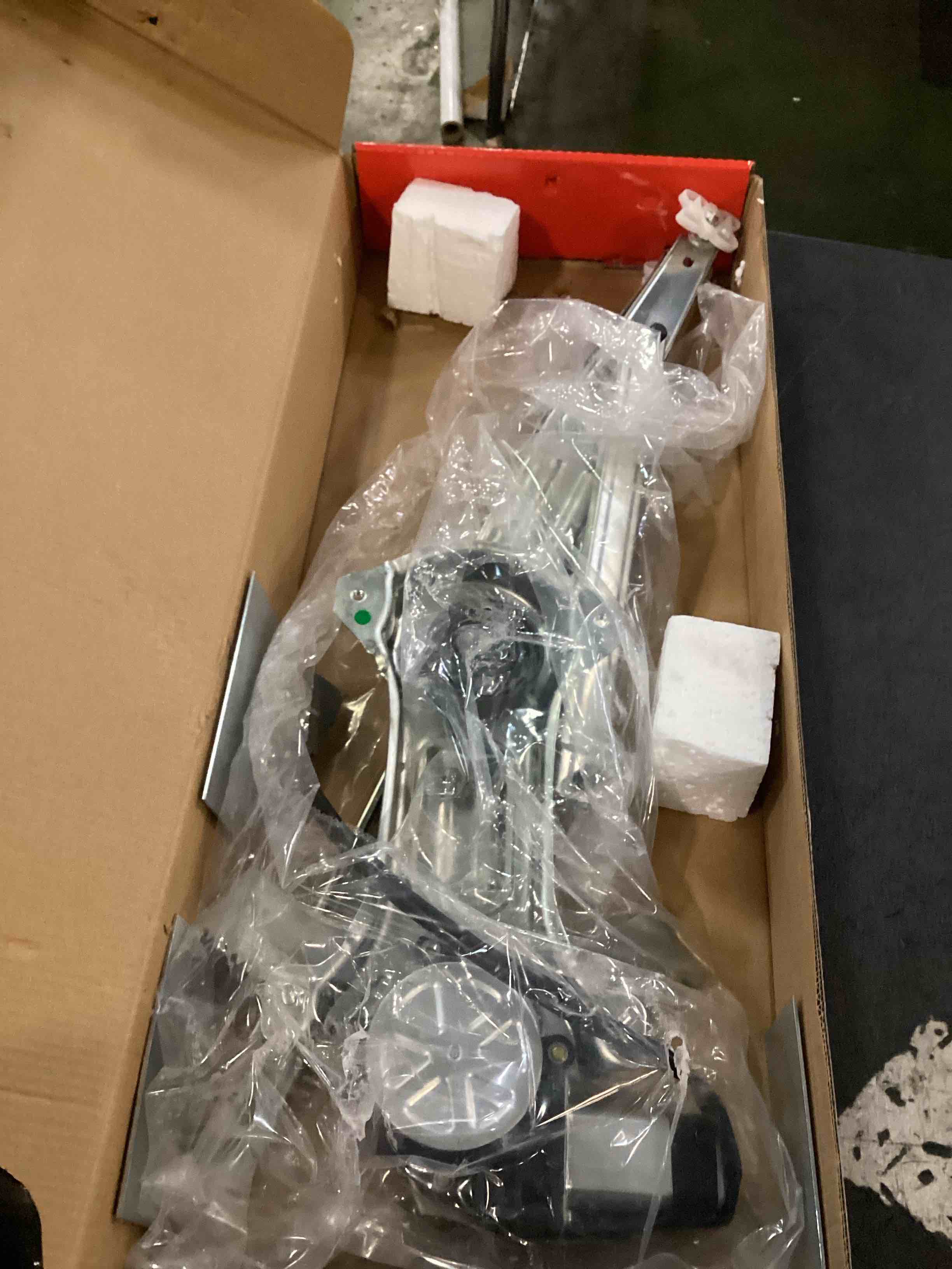 https://s3.amazonaws.com/lotting-images-prod/bidfta/RED6715230_1720195190890.jpeg