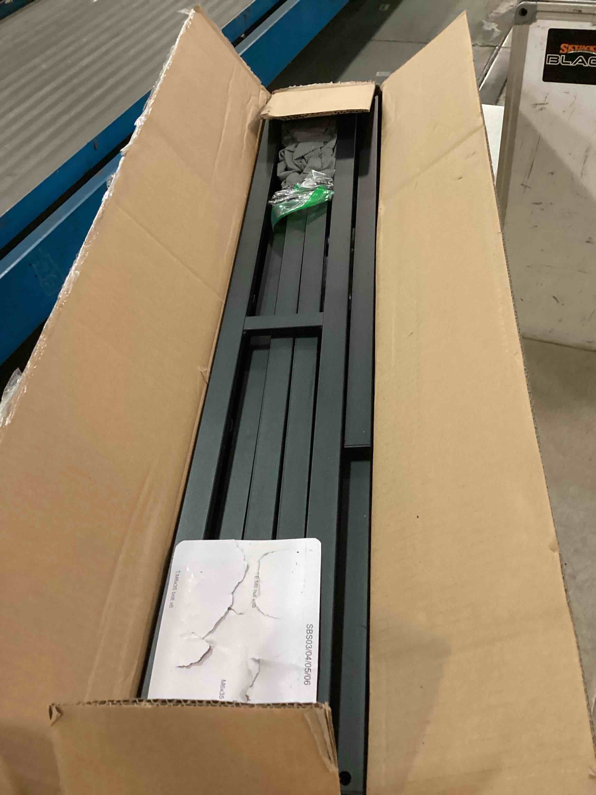 https://s3.amazonaws.com/lotting-images-prod/bidfta/RED6715324_1720437302054.jpeg