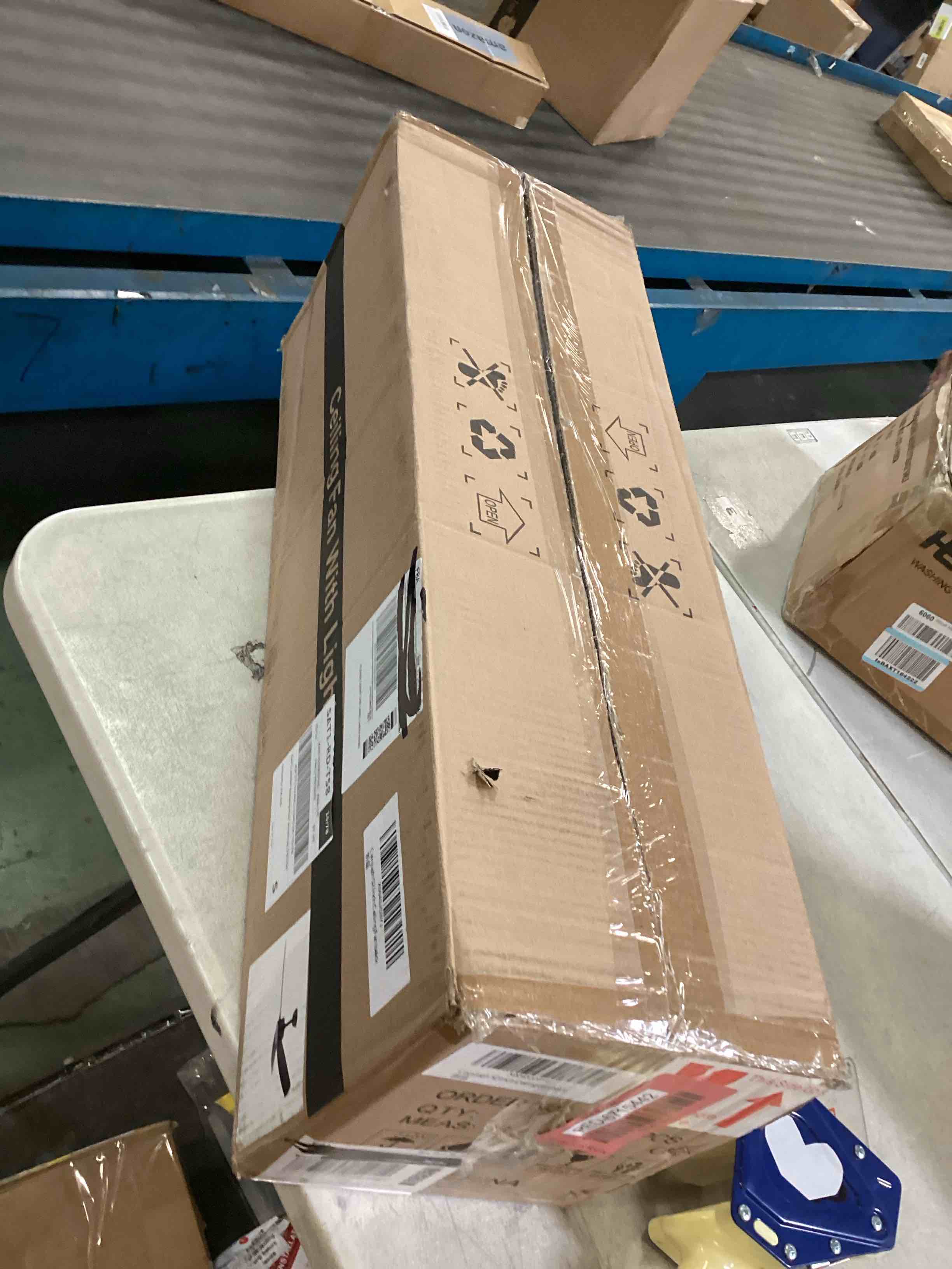 https://s3.amazonaws.com/lotting-images-prod/bidfta/RED6715442_1720451936670.jpeg