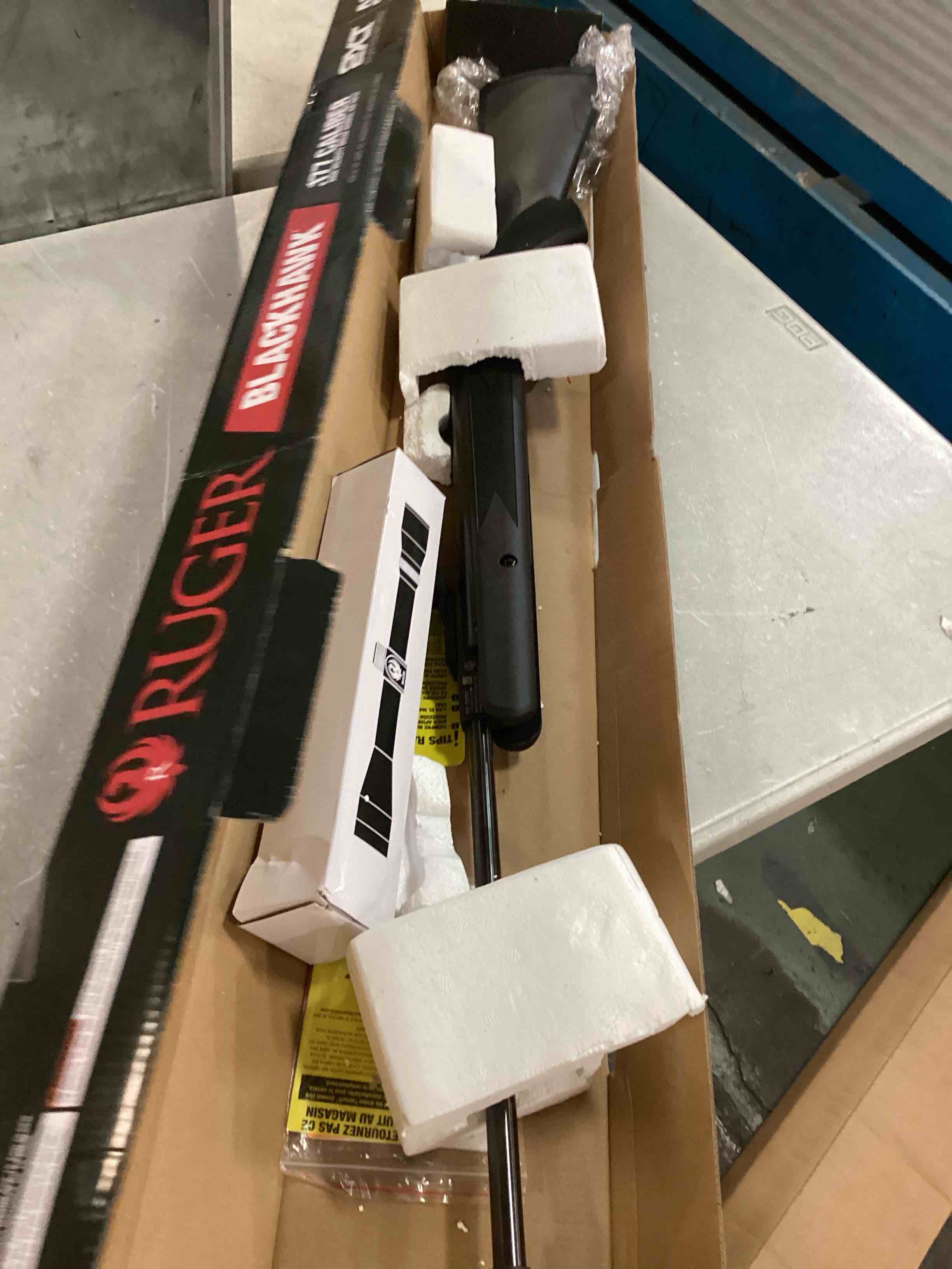 https://s3.amazonaws.com/lotting-images-prod/bidfta/RED6715594_1720525729783.jpeg
