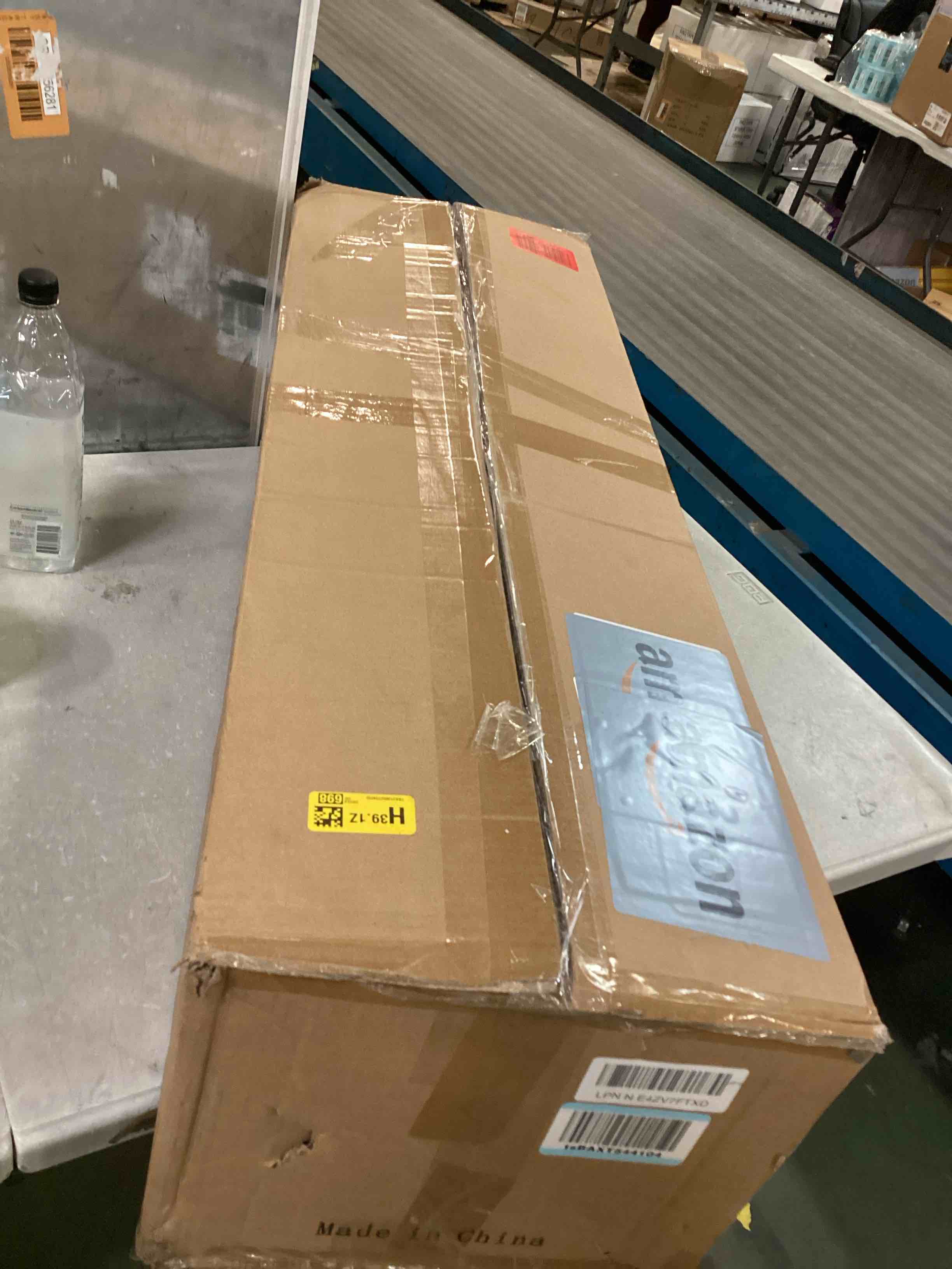 https://s3.amazonaws.com/lotting-images-prod/bidfta/RED6715836_1720553795080.jpeg