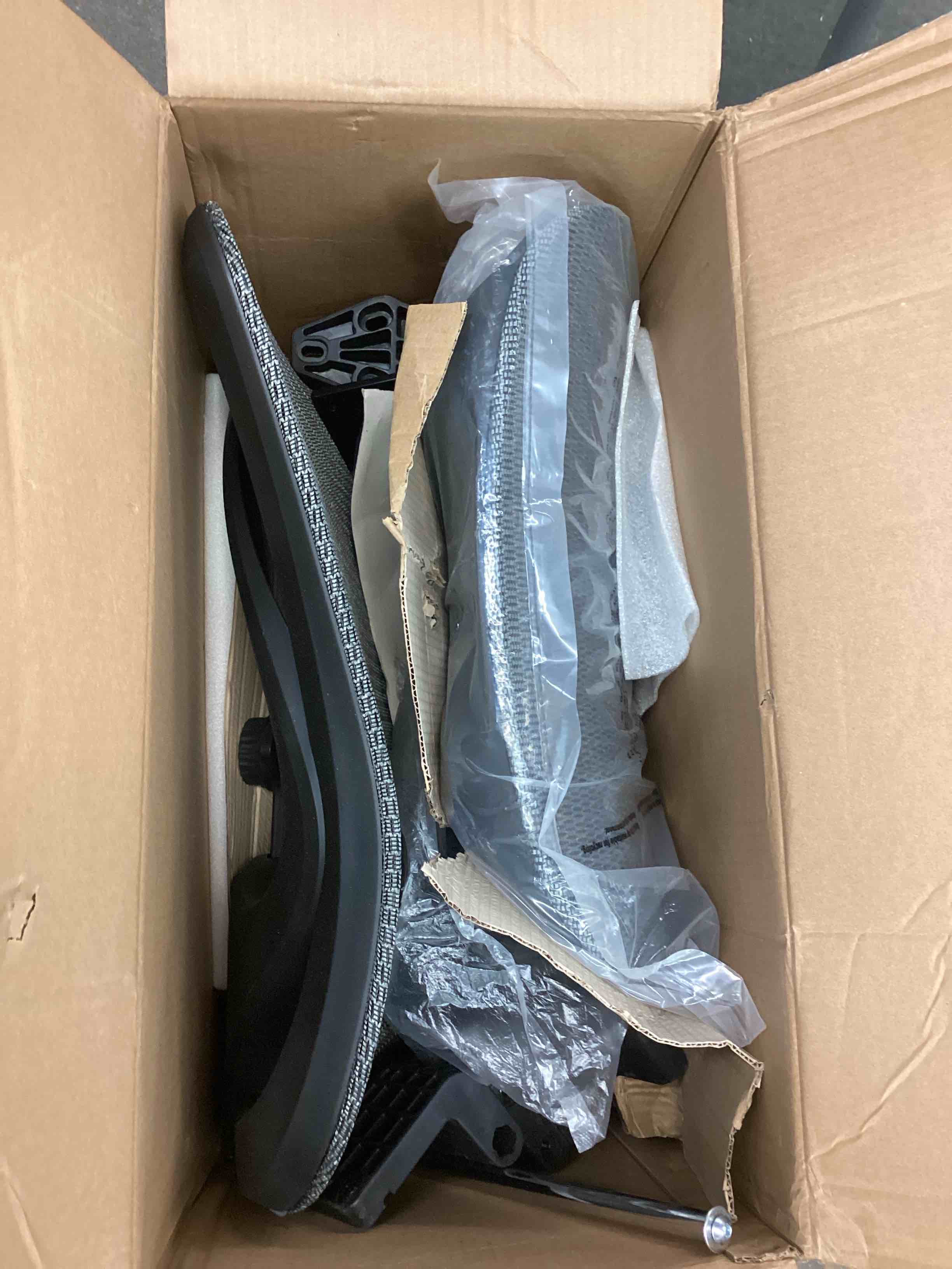 https://s3.amazonaws.com/lotting-images-prod/bidfta/RED6717564_1730924013674.jpeg