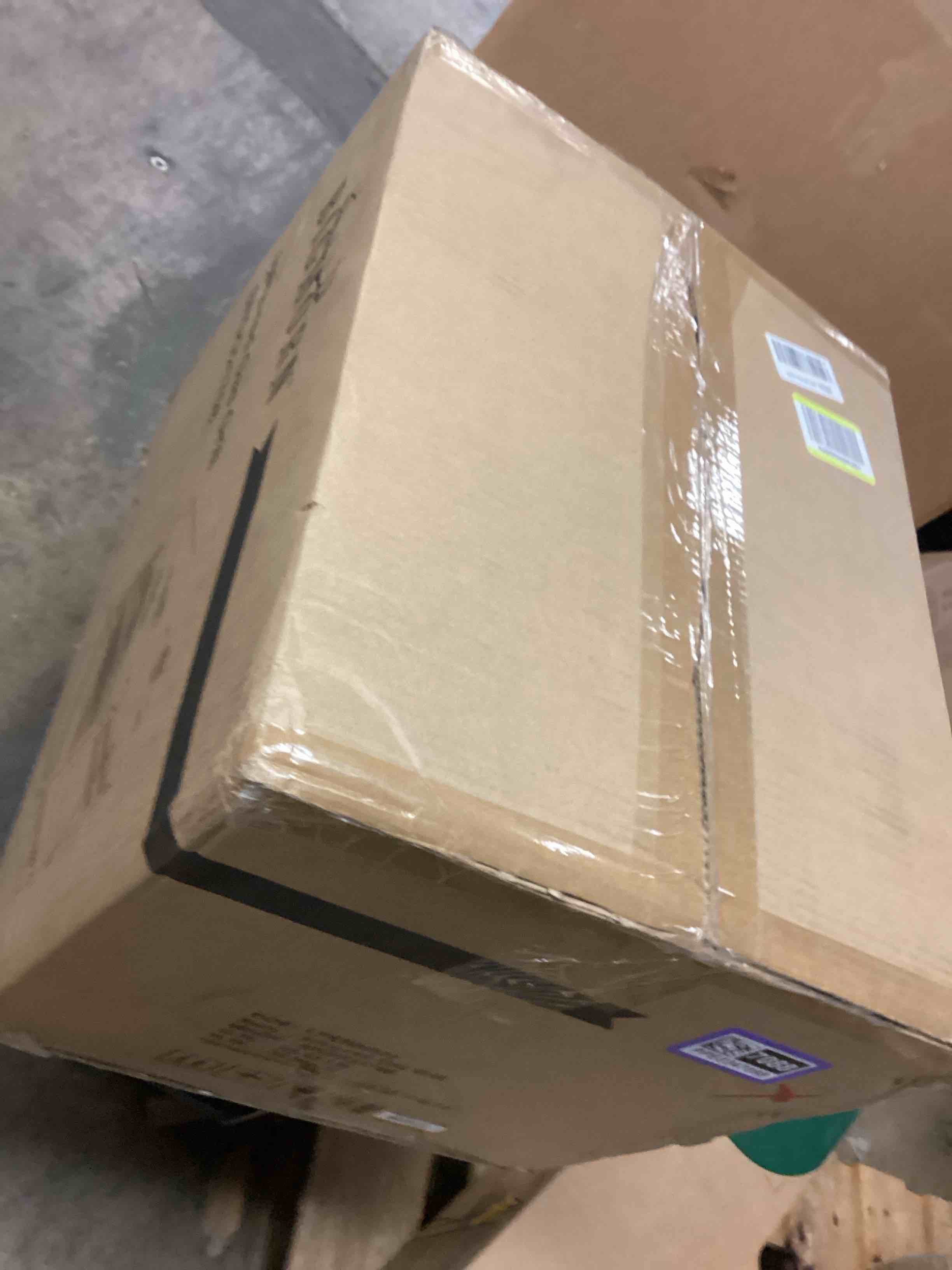 https://s3.amazonaws.com/lotting-images-prod/bidfta/RED6718324_1733948782543.jpeg