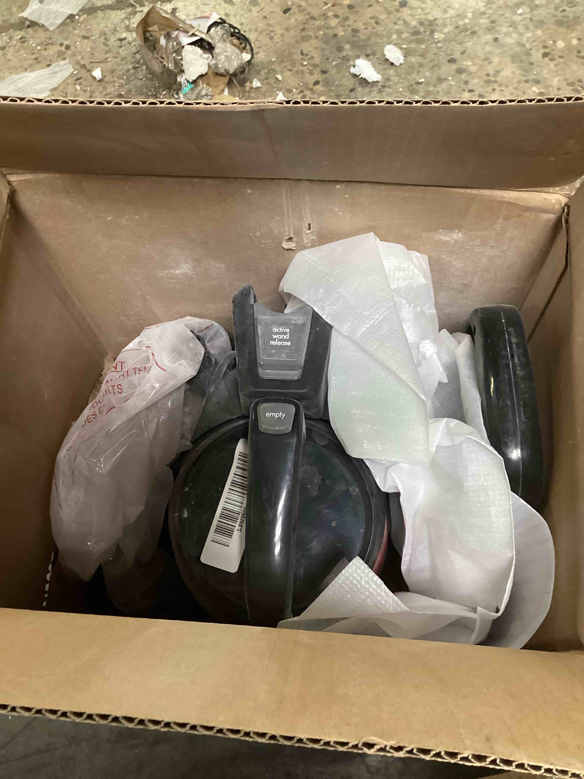 https://s3.amazonaws.com/lotting-images-prod/bidfta/RED6721884_1760474471582.jpeg