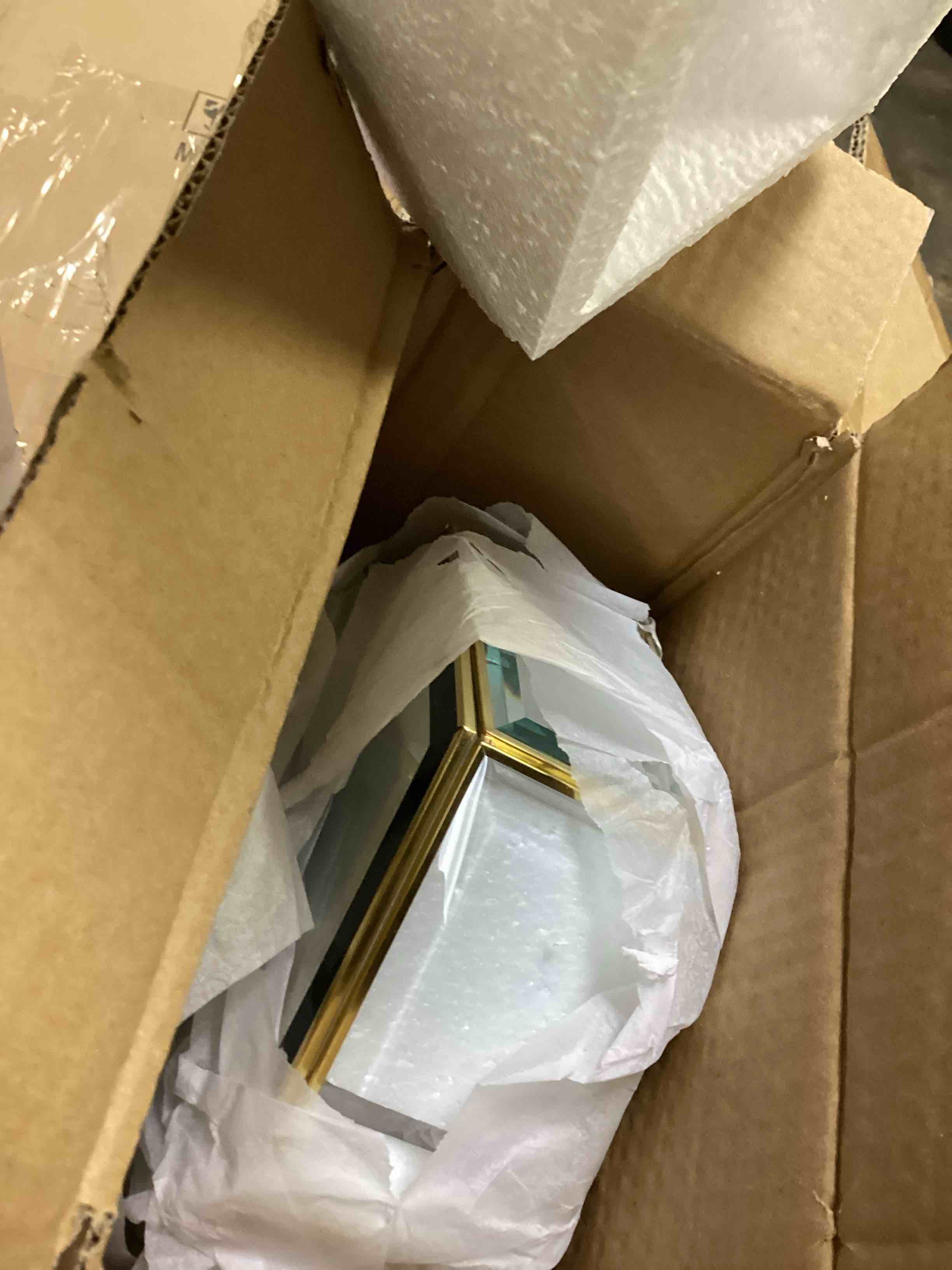 https://s3.amazonaws.com/lotting-images-prod/bidfta/RED6721928_1760625922319.jpeg