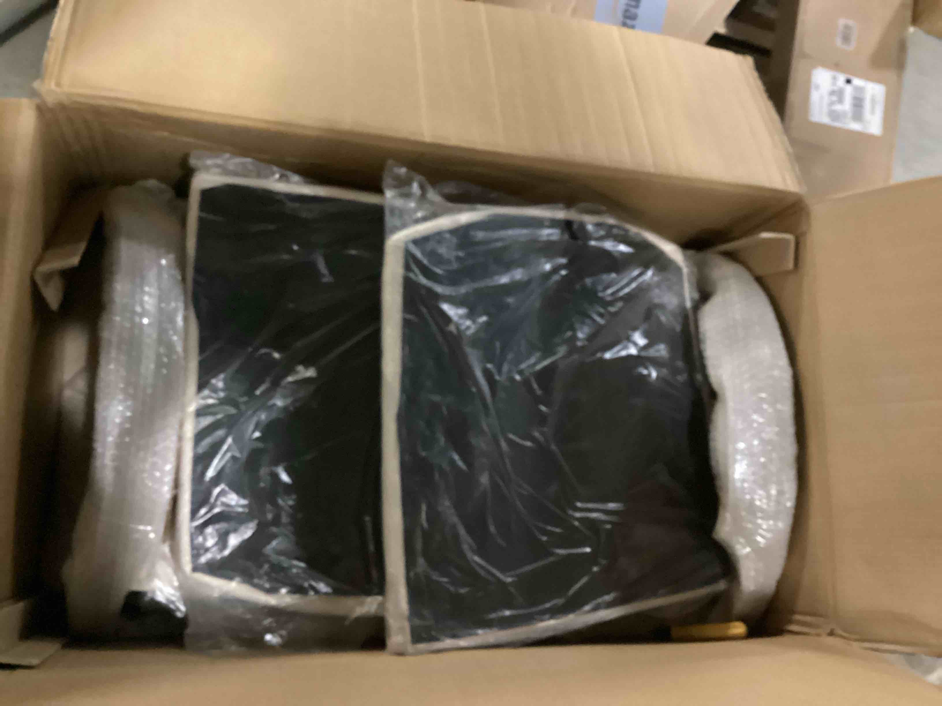 https://s3.amazonaws.com/lotting-images-prod/bidfta/RED6722058_1736942728653.jpeg