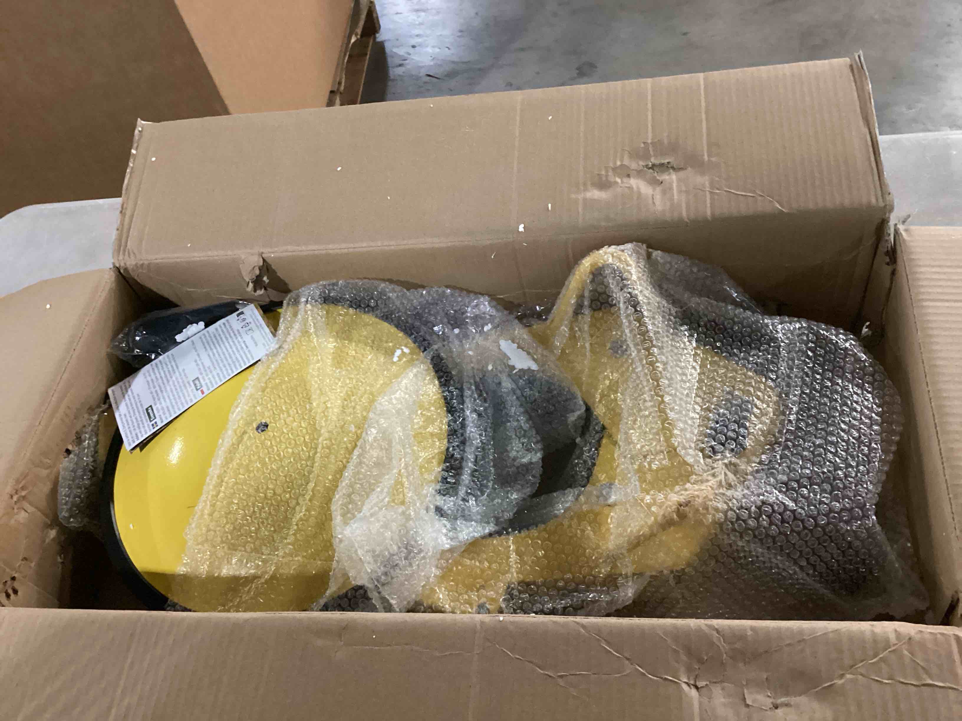 https://s3.amazonaws.com/lotting-images-prod/bidfta/RED6722061_1736942989666.jpeg
