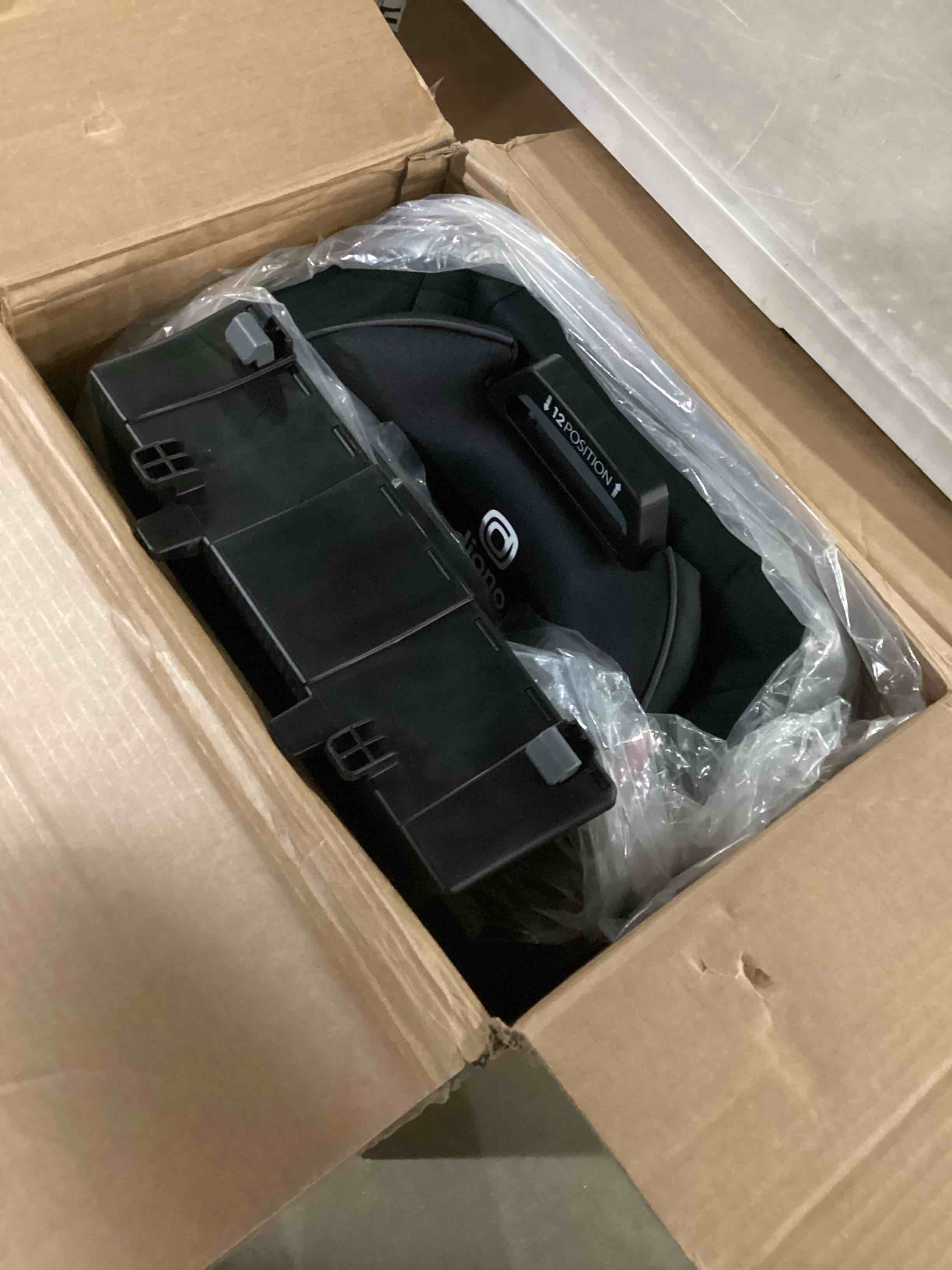 https://s3.amazonaws.com/lotting-images-prod/bidfta/RED6722065_1736943385875.jpeg