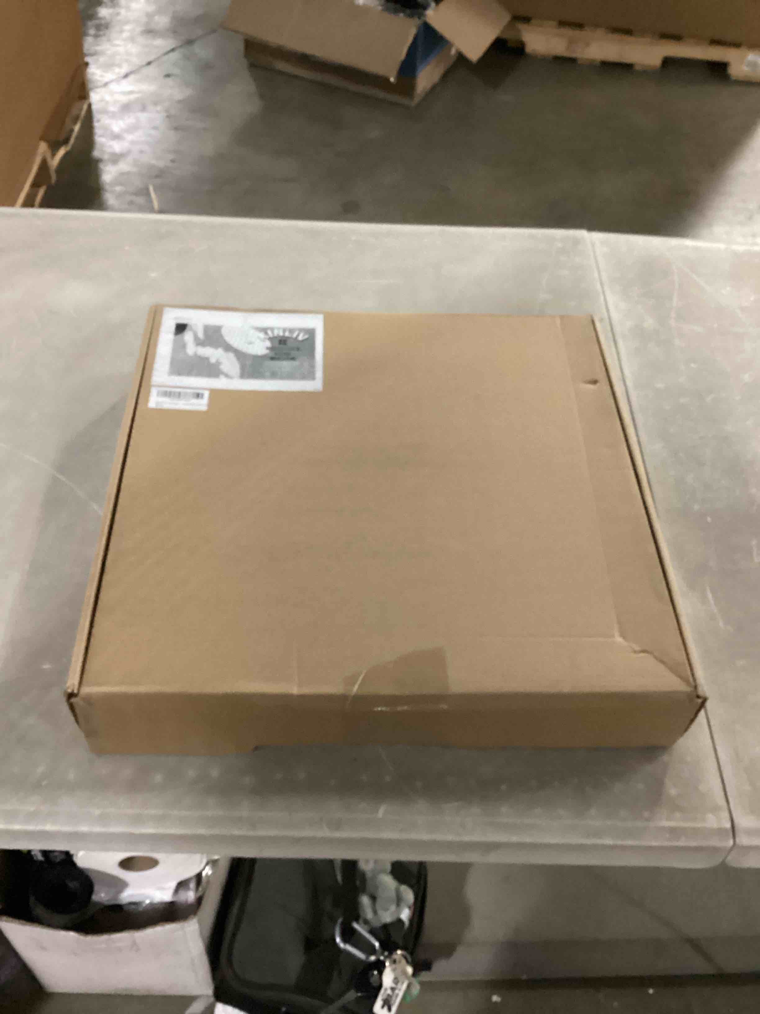 https://s3.amazonaws.com/lotting-images-prod/bidfta/RED6722161_1736955187427.jpeg