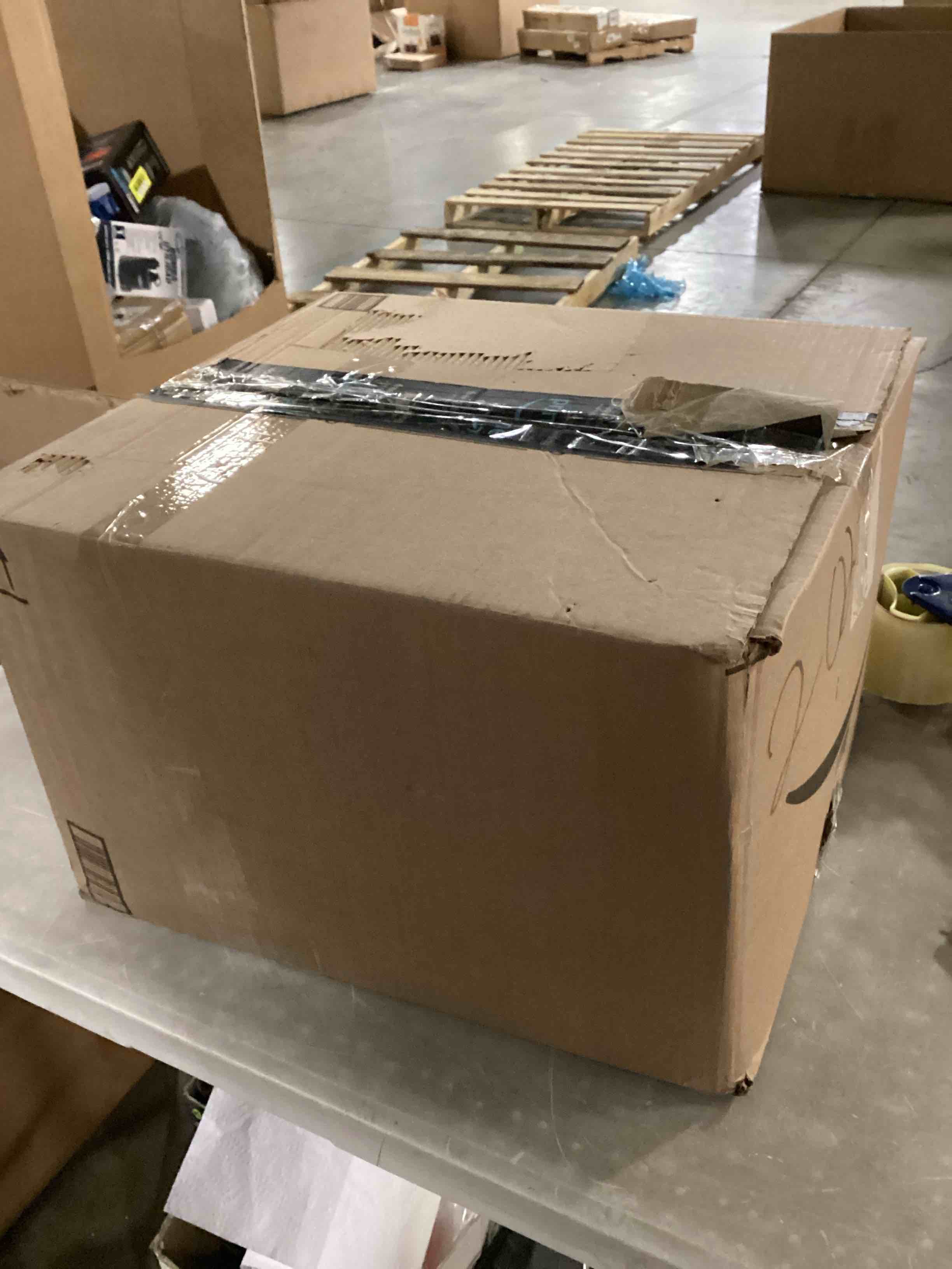 https://s3.amazonaws.com/lotting-images-prod/bidfta/RED6722356_1737037399416.jpeg
