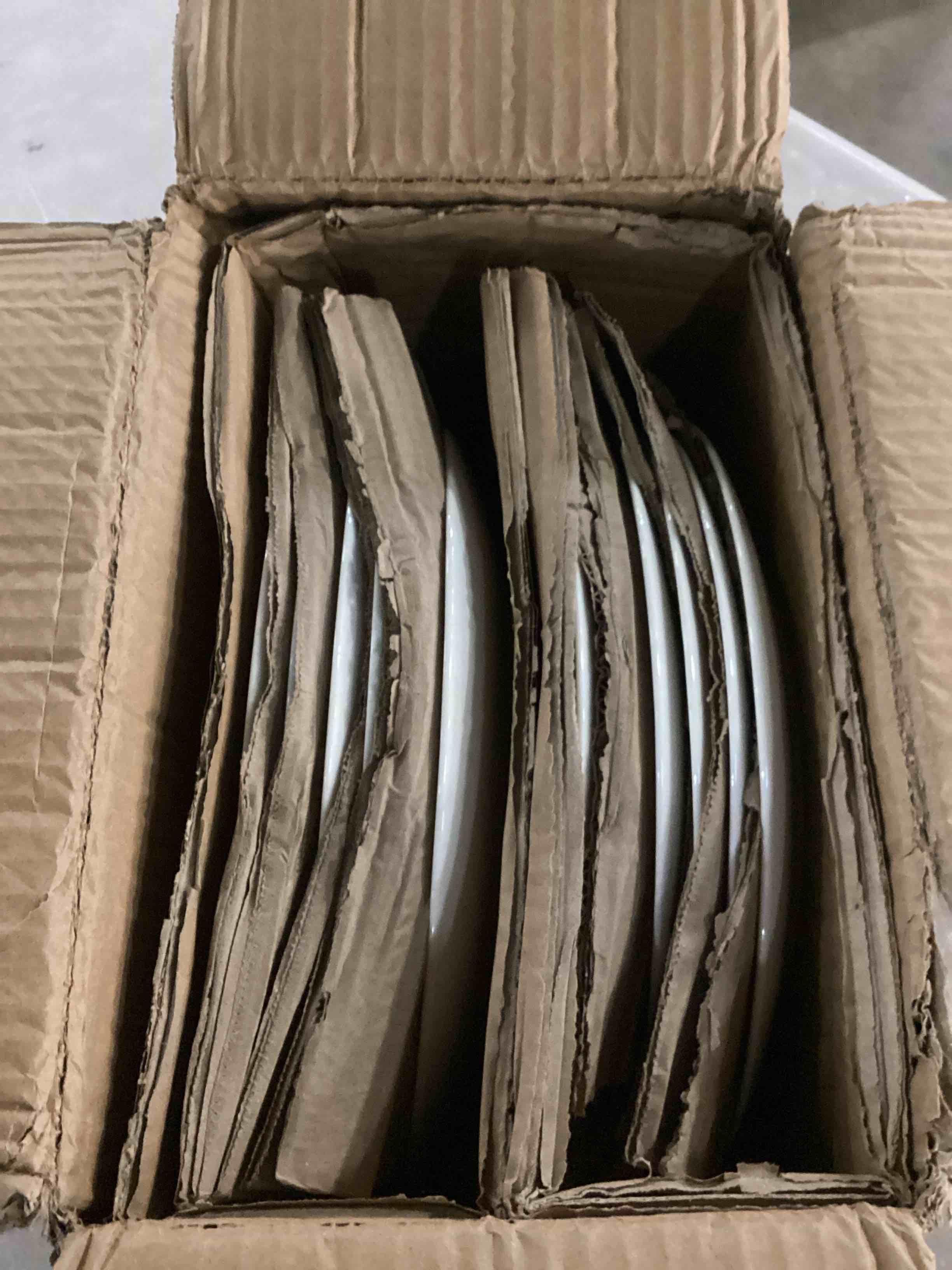 https://s3.amazonaws.com/lotting-images-prod/bidfta/RED6722627_1737398093708.jpeg