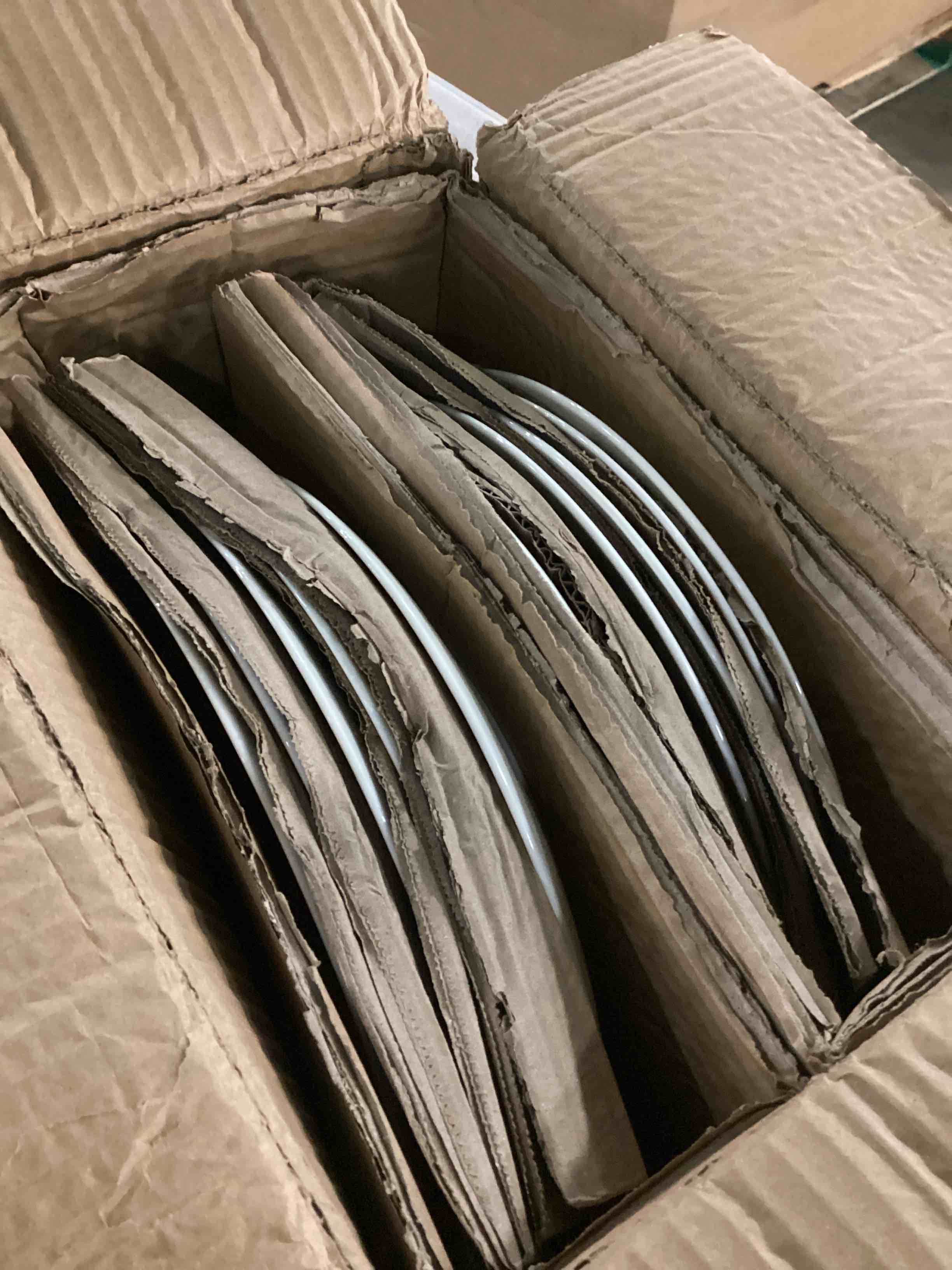 https://s3.amazonaws.com/lotting-images-prod/bidfta/RED6722627_1737398098065.jpeg
