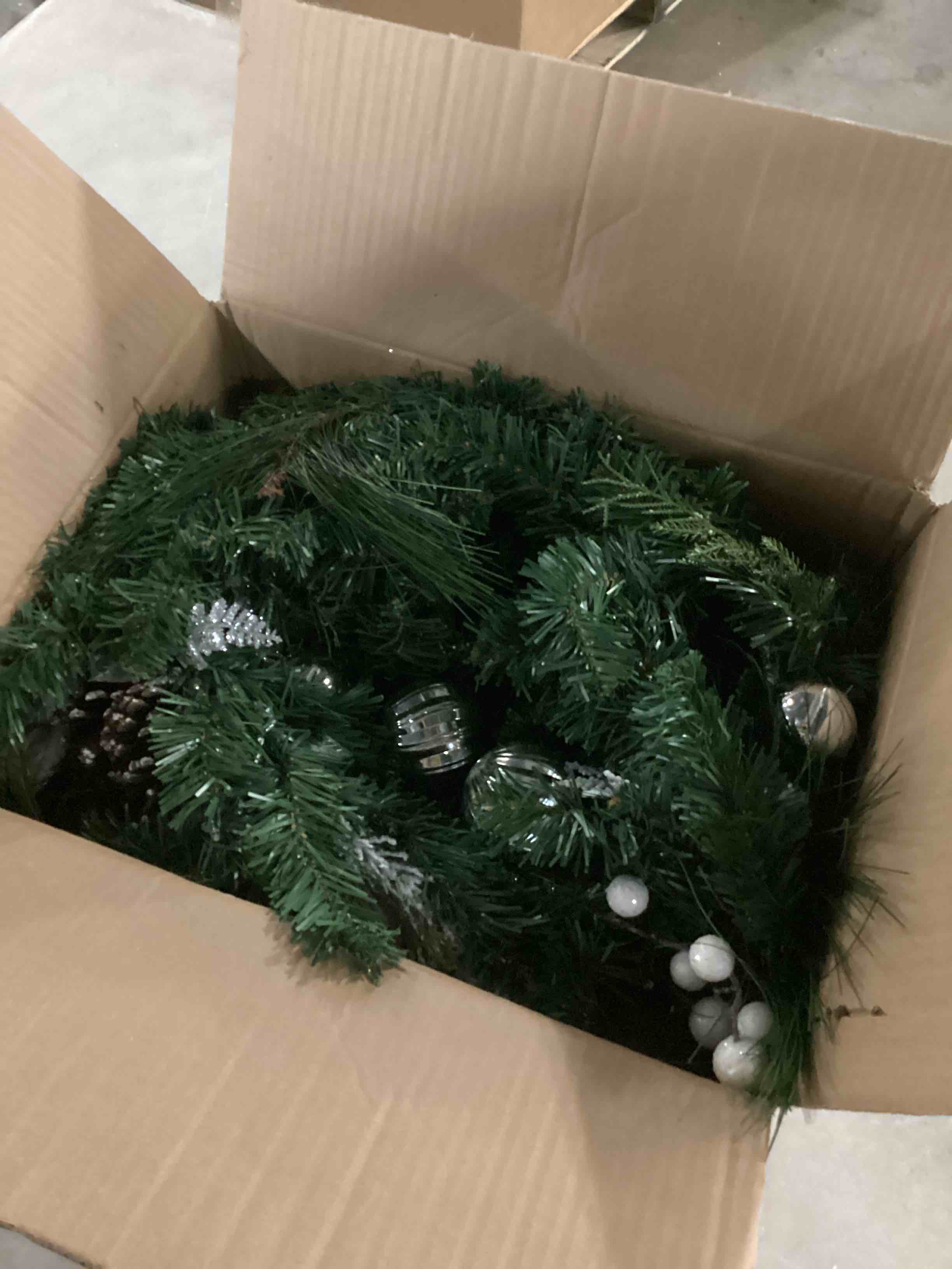 https://s3.amazonaws.com/lotting-images-prod/bidfta/RED6722632_1737398709407.jpeg