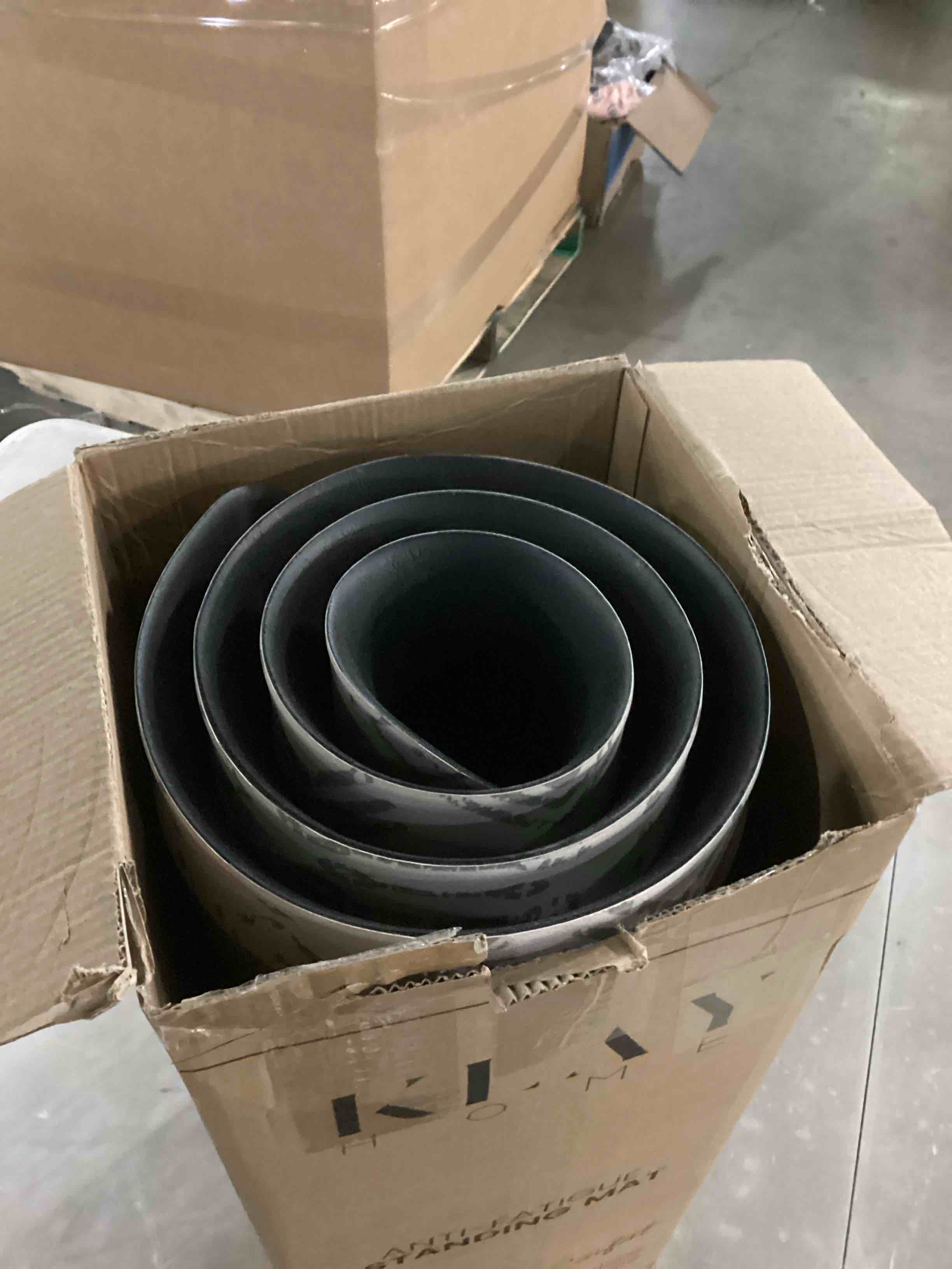 https://s3.amazonaws.com/lotting-images-prod/bidfta/RED6722633_1737398833032.jpeg