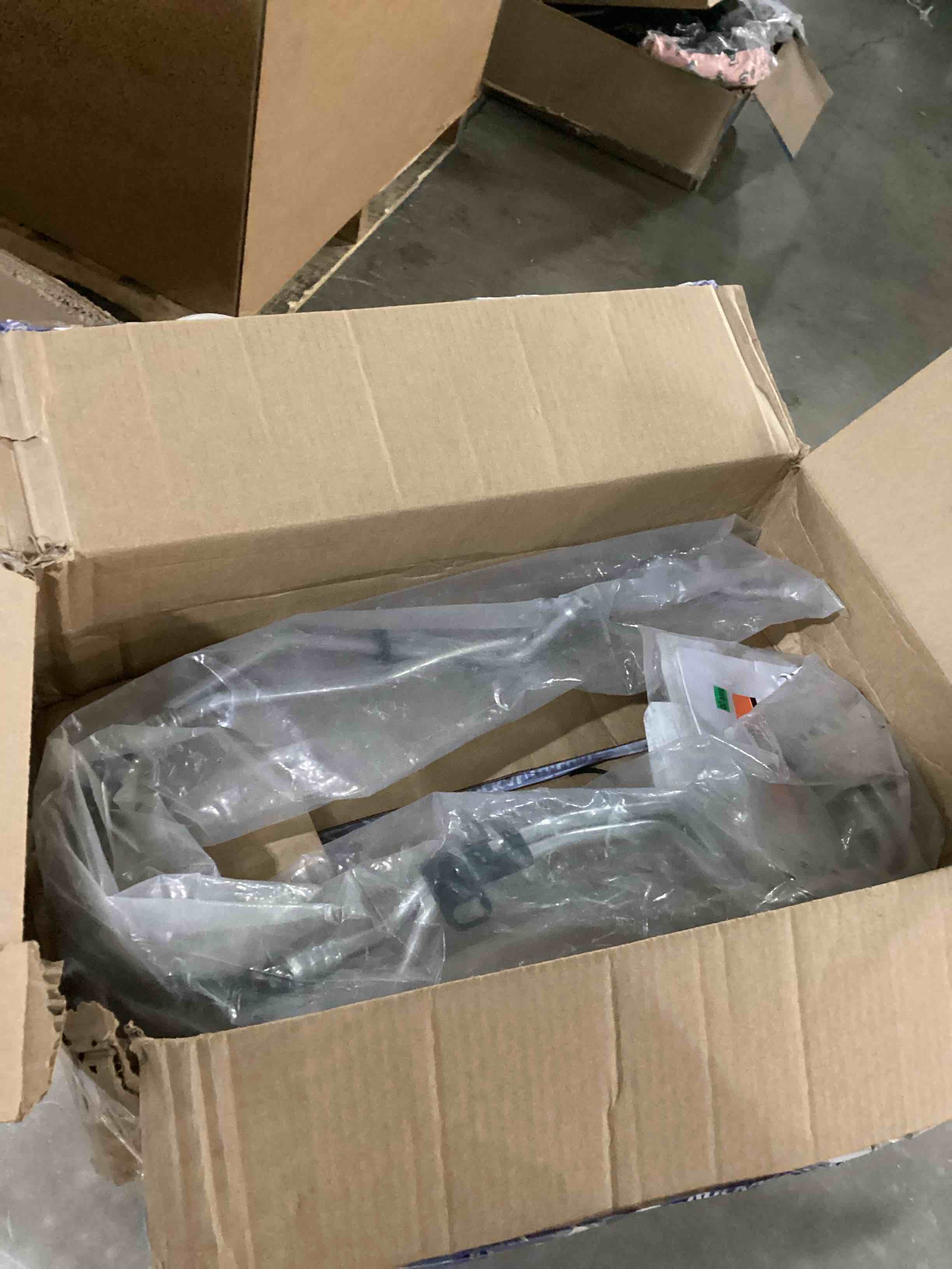 https://s3.amazonaws.com/lotting-images-prod/bidfta/RED6722654_1737402772918.jpeg