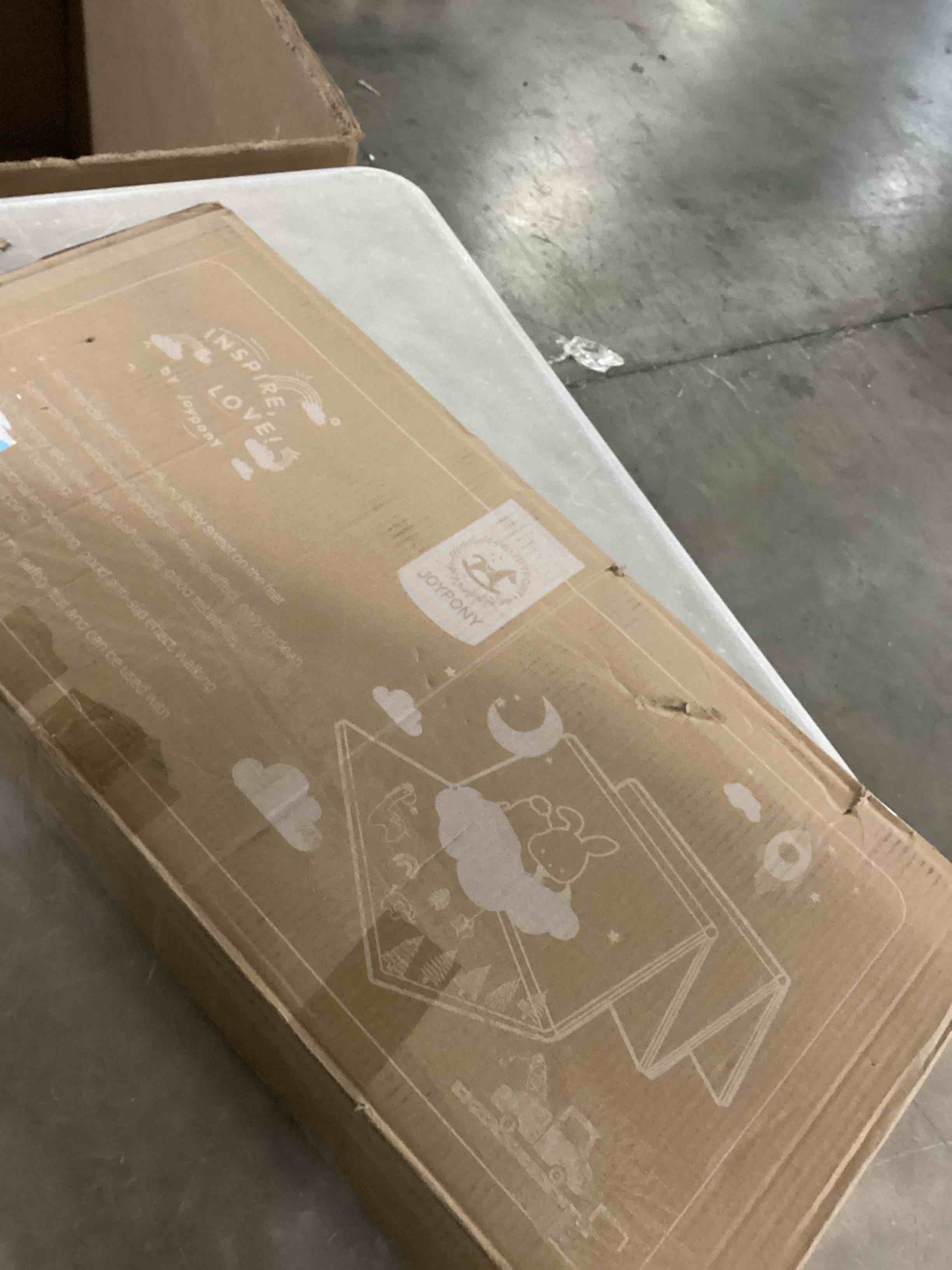 https://s3.amazonaws.com/lotting-images-prod/bidfta/RED6722674_1737461996591.jpeg