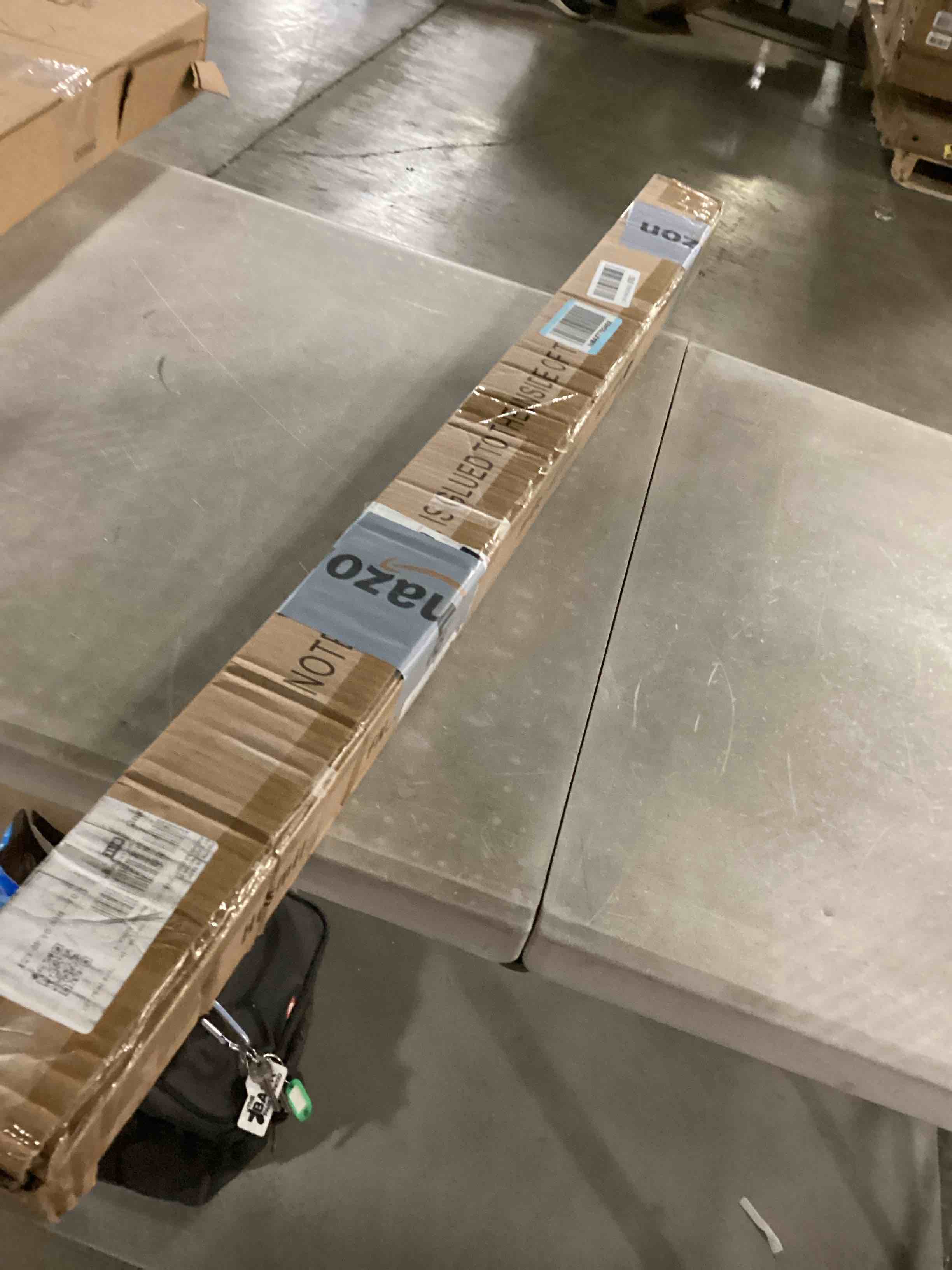 https://s3.amazonaws.com/lotting-images-prod/bidfta/RED6722830_1737488146654.jpeg