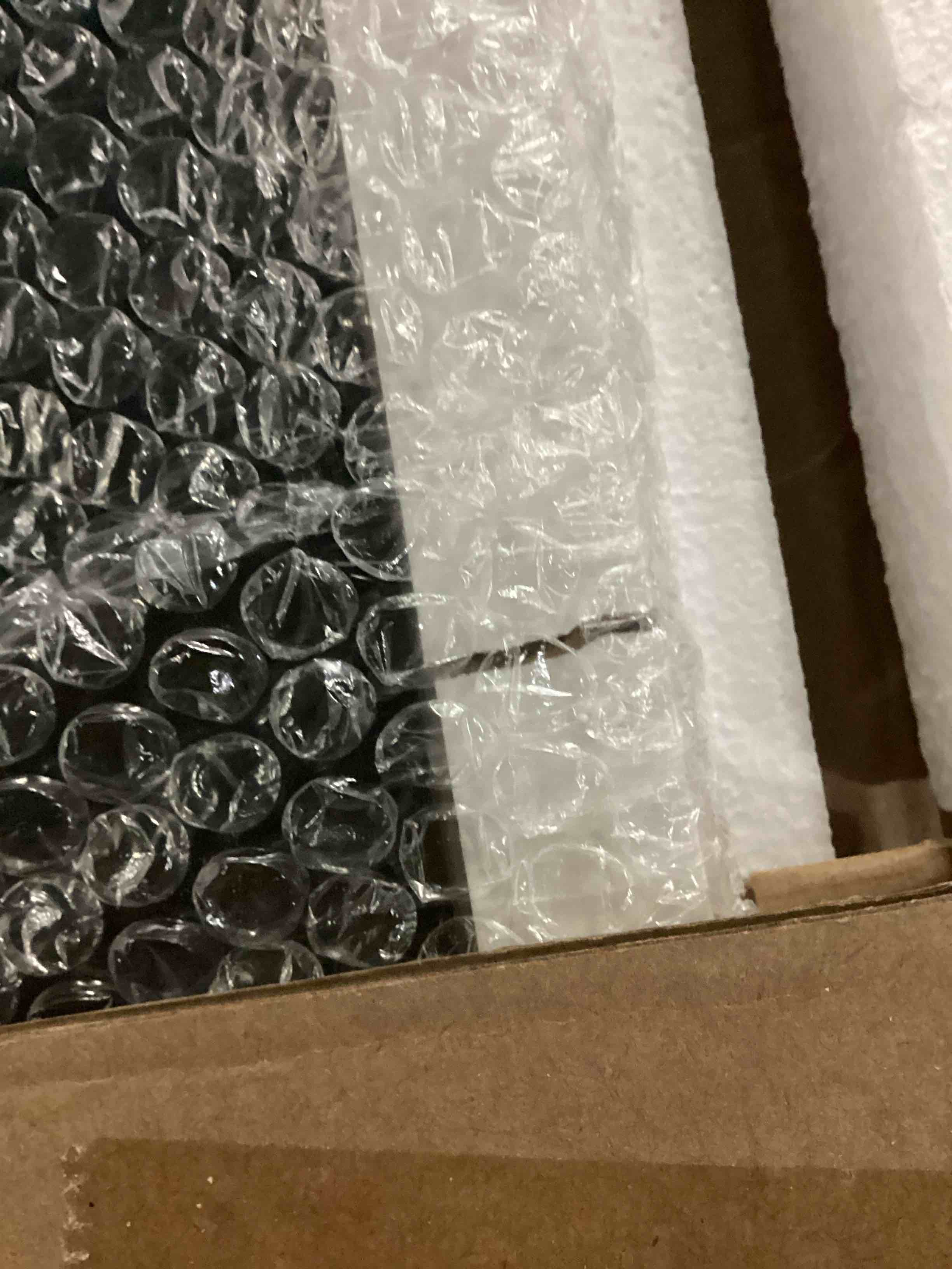 https://s3.amazonaws.com/lotting-images-prod/bidfta/RED6722914_1737557433166.jpeg