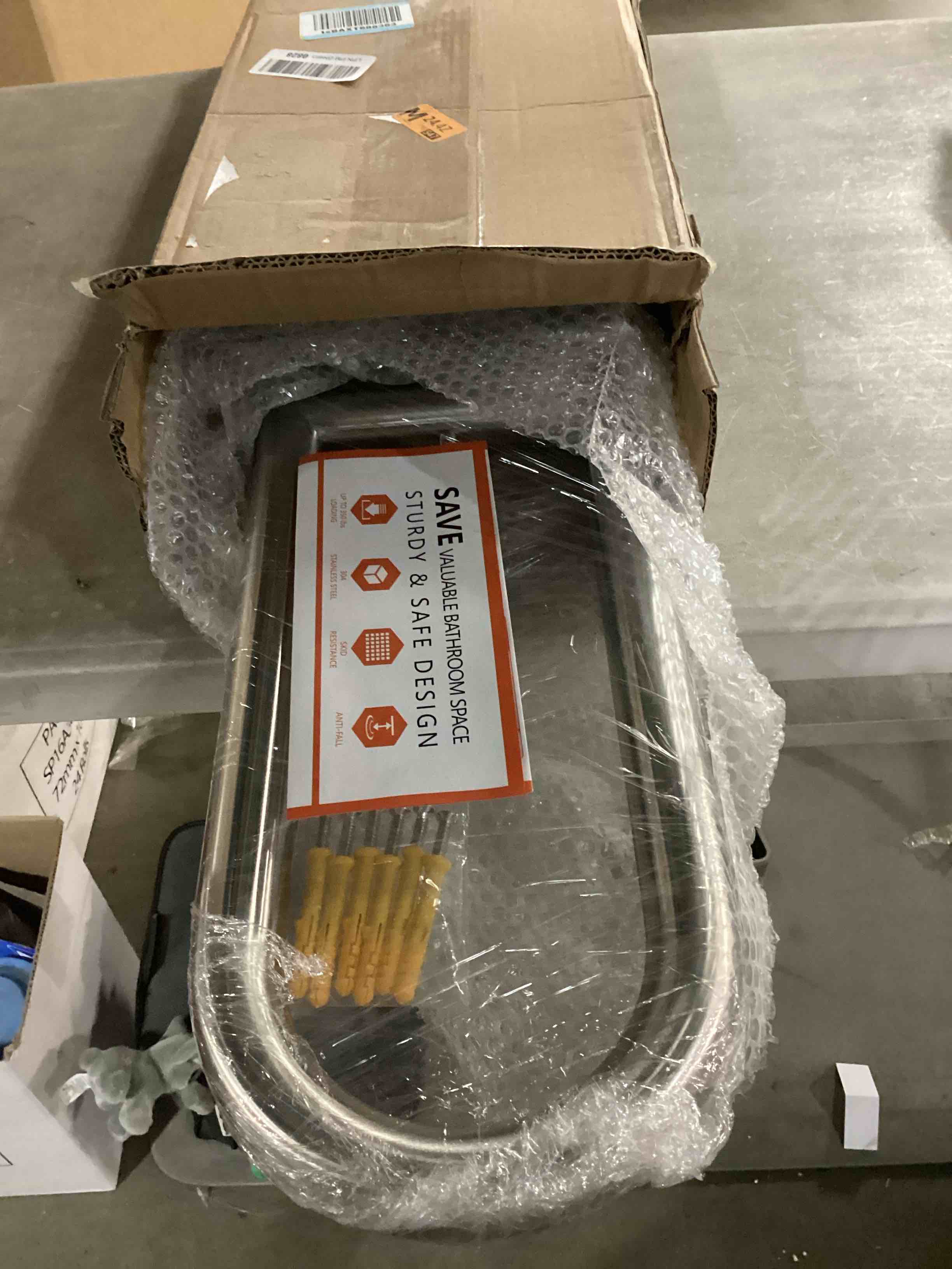 https://s3.amazonaws.com/lotting-images-prod/bidfta/RED6722952_1737564477134.jpeg
