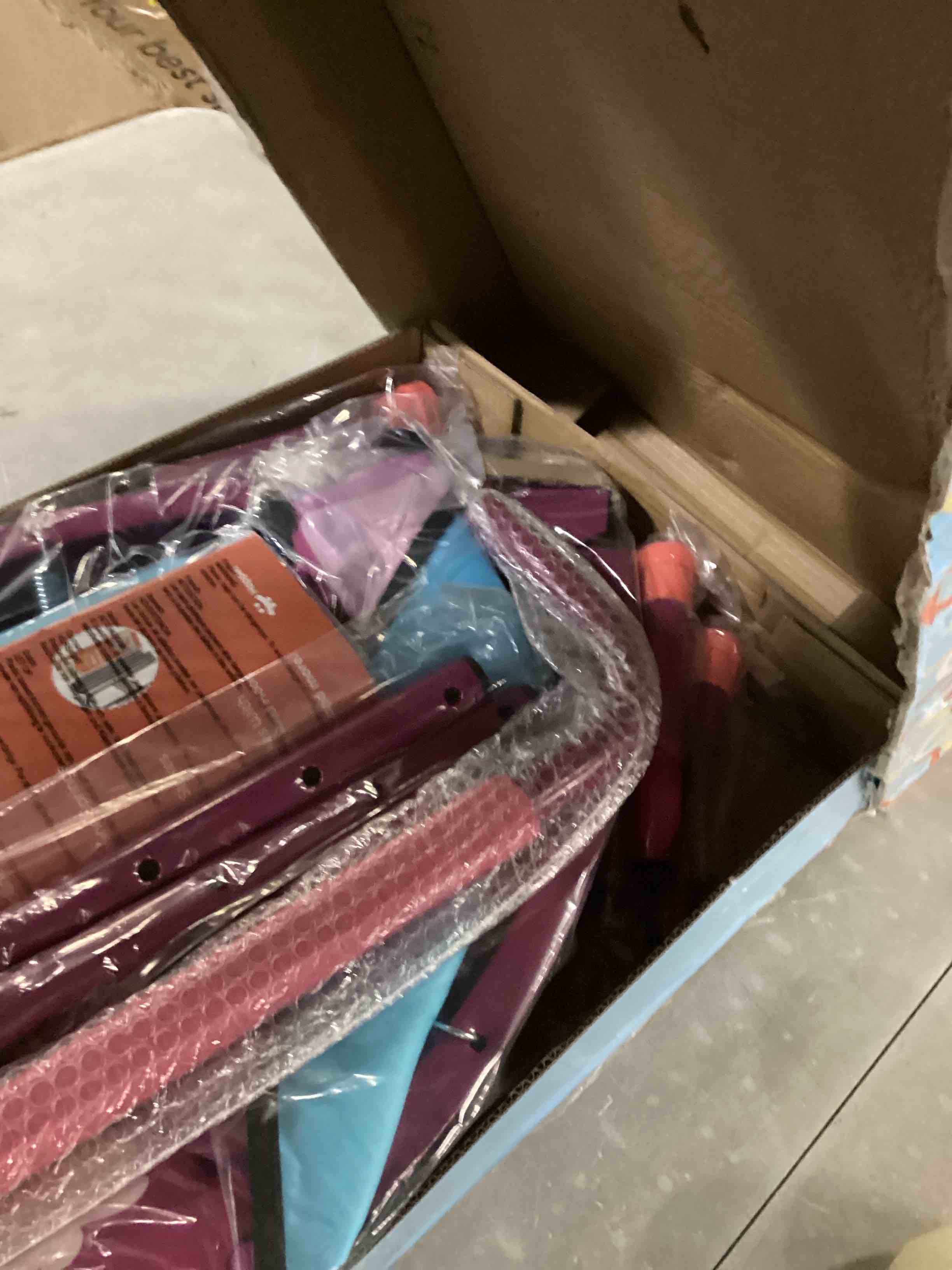 https://s3.amazonaws.com/lotting-images-prod/bidfta/RED6723007_1737636162426.jpeg