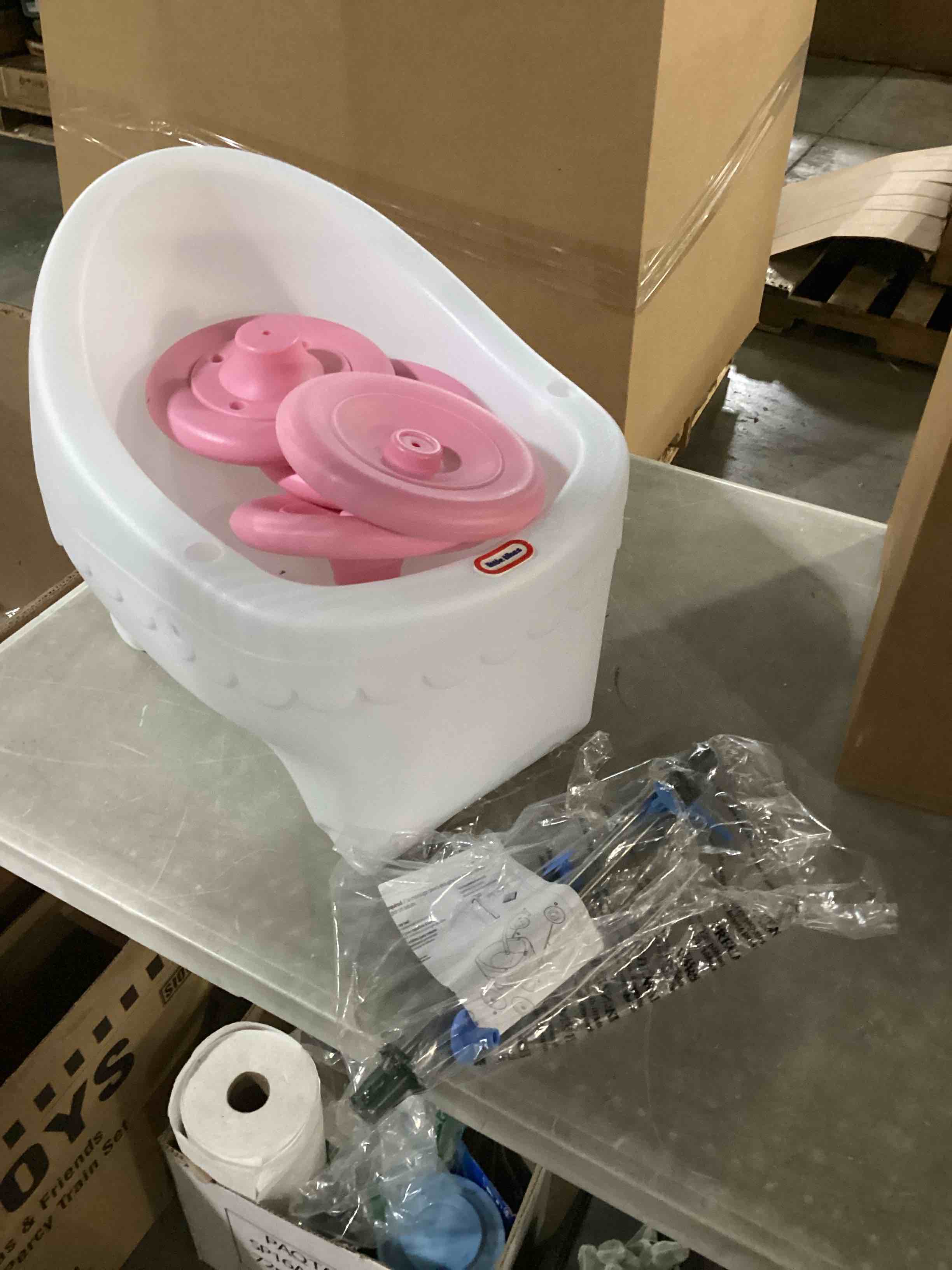 https://s3.amazonaws.com/lotting-images-prod/bidfta/RED6723038_1737642431958.jpeg