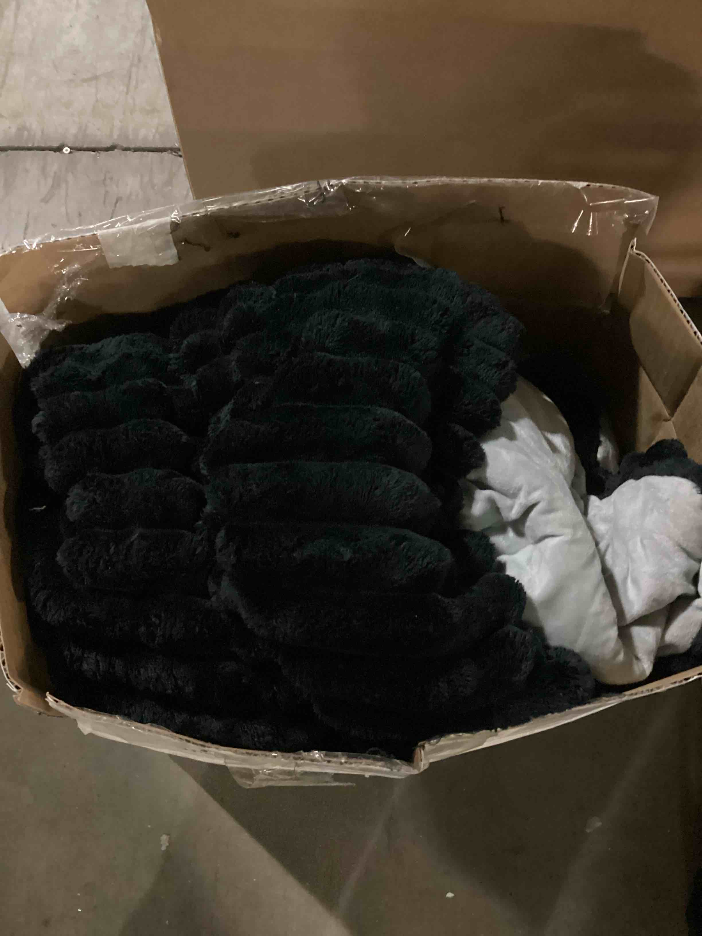 https://s3.amazonaws.com/lotting-images-prod/bidfta/RED6723062_1737648934396.jpeg