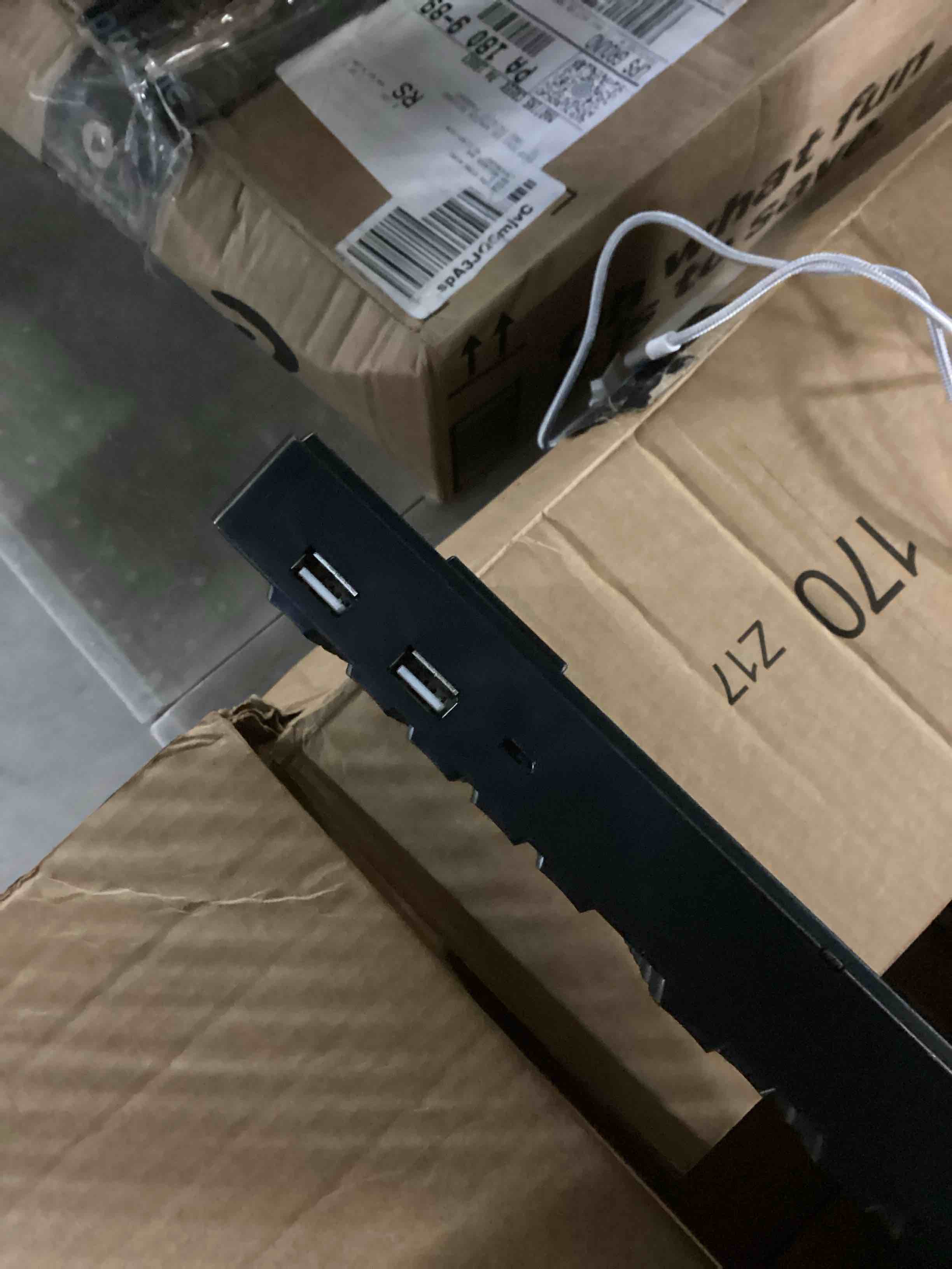 https://s3.amazonaws.com/lotting-images-prod/bidfta/RED6723126_1737723383431.jpeg