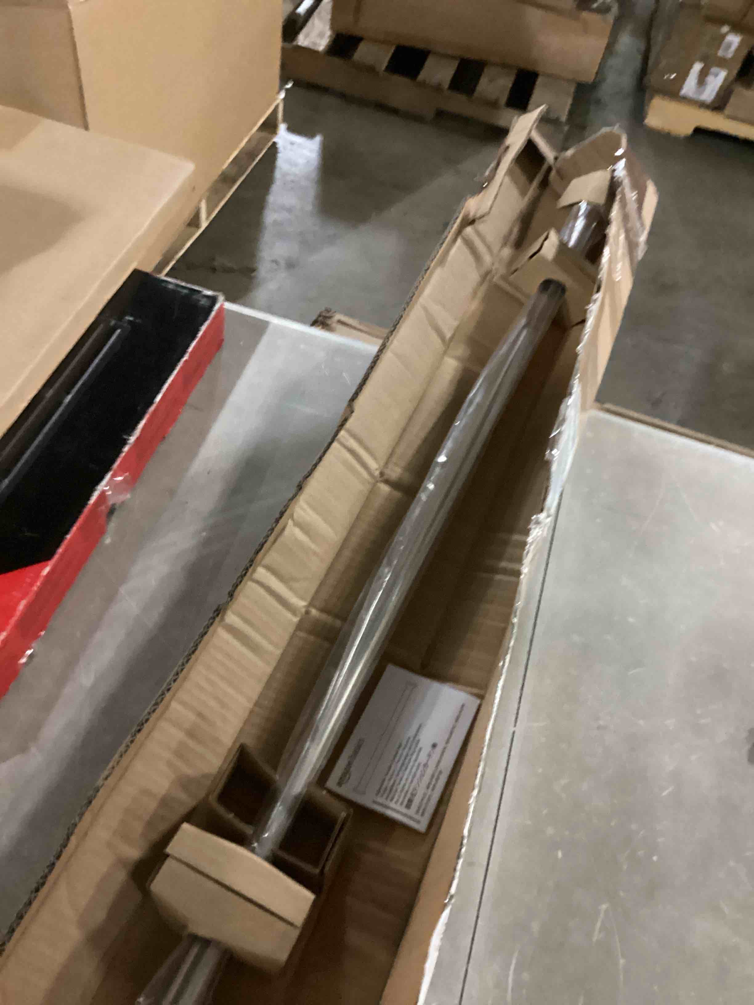 https://s3.amazonaws.com/lotting-images-prod/bidfta/RED6723130_1737723875176.jpeg
