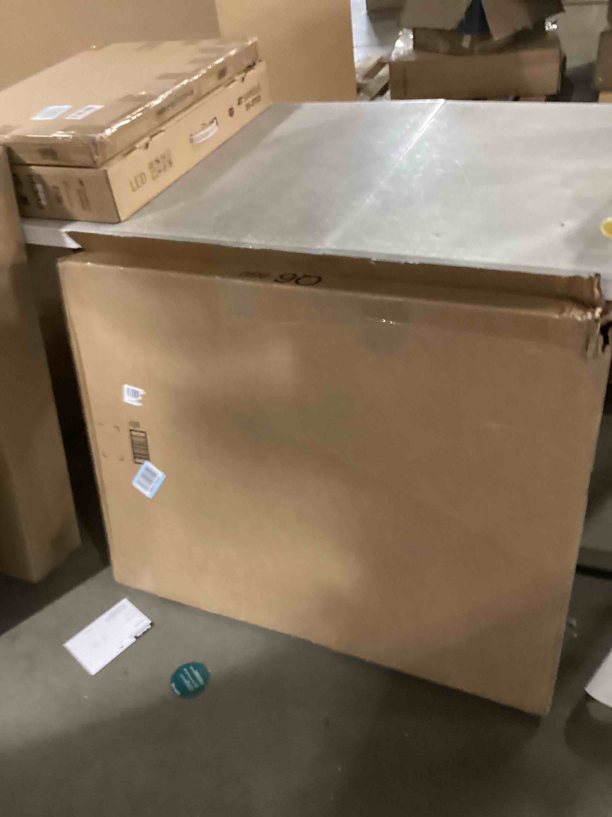 https://s3.amazonaws.com/lotting-images-prod/bidfta/RED6723157_1737727896526.jpeg