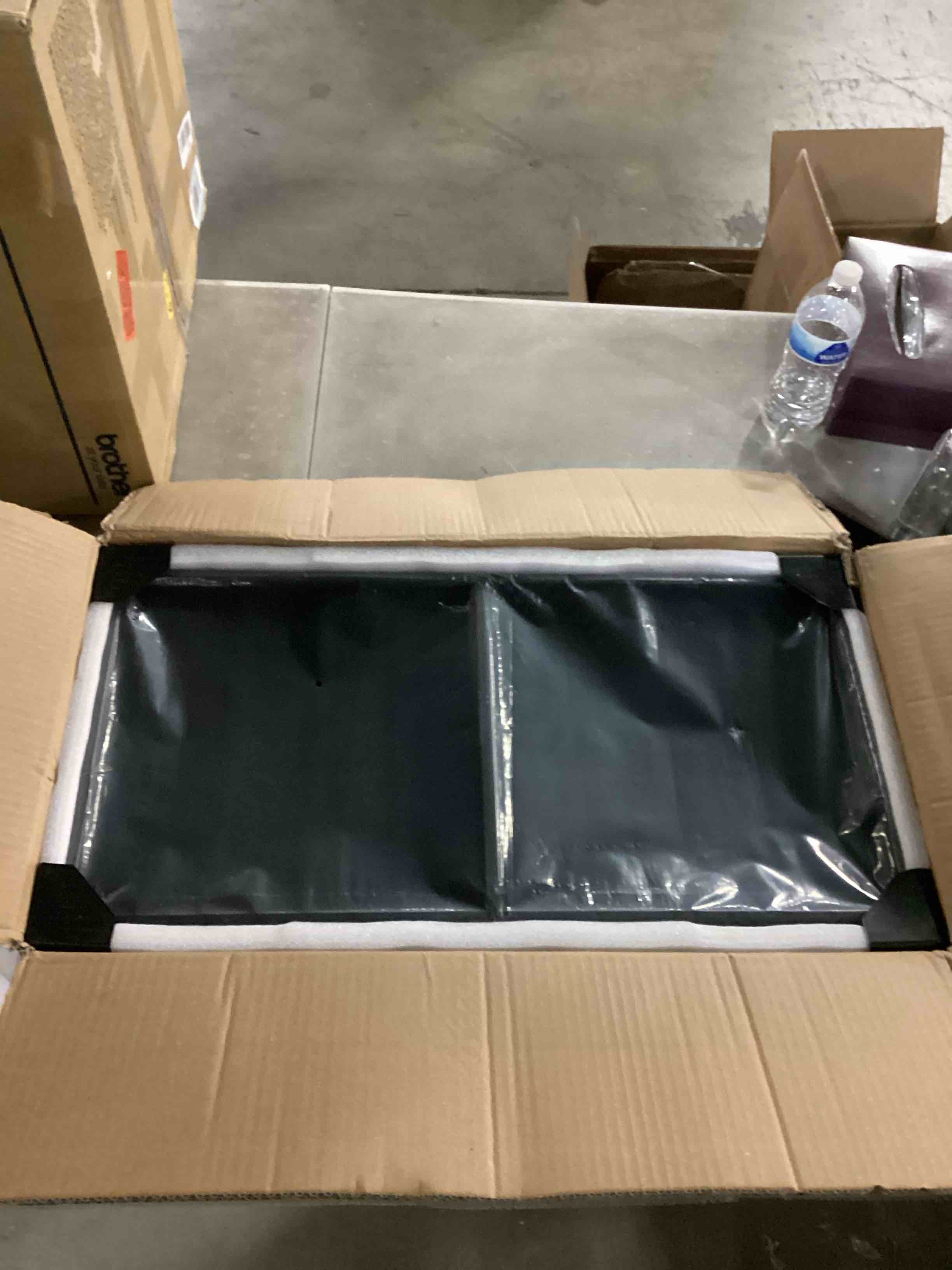 https://s3.amazonaws.com/lotting-images-prod/bidfta/RED6723394_1738007636684.jpeg