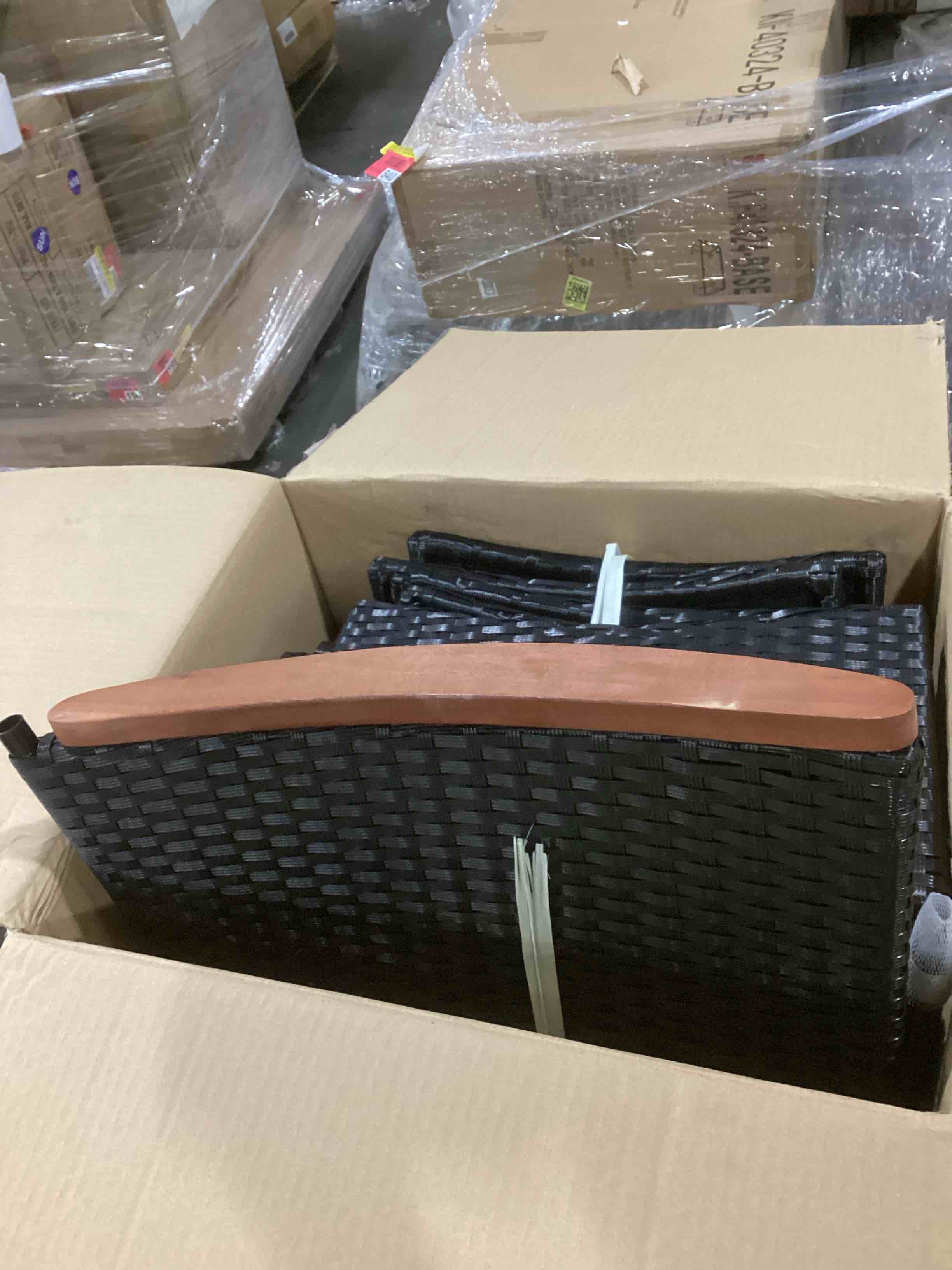 https://s3.amazonaws.com/lotting-images-prod/bidfta/RED6723443_1734712877240.jpeg