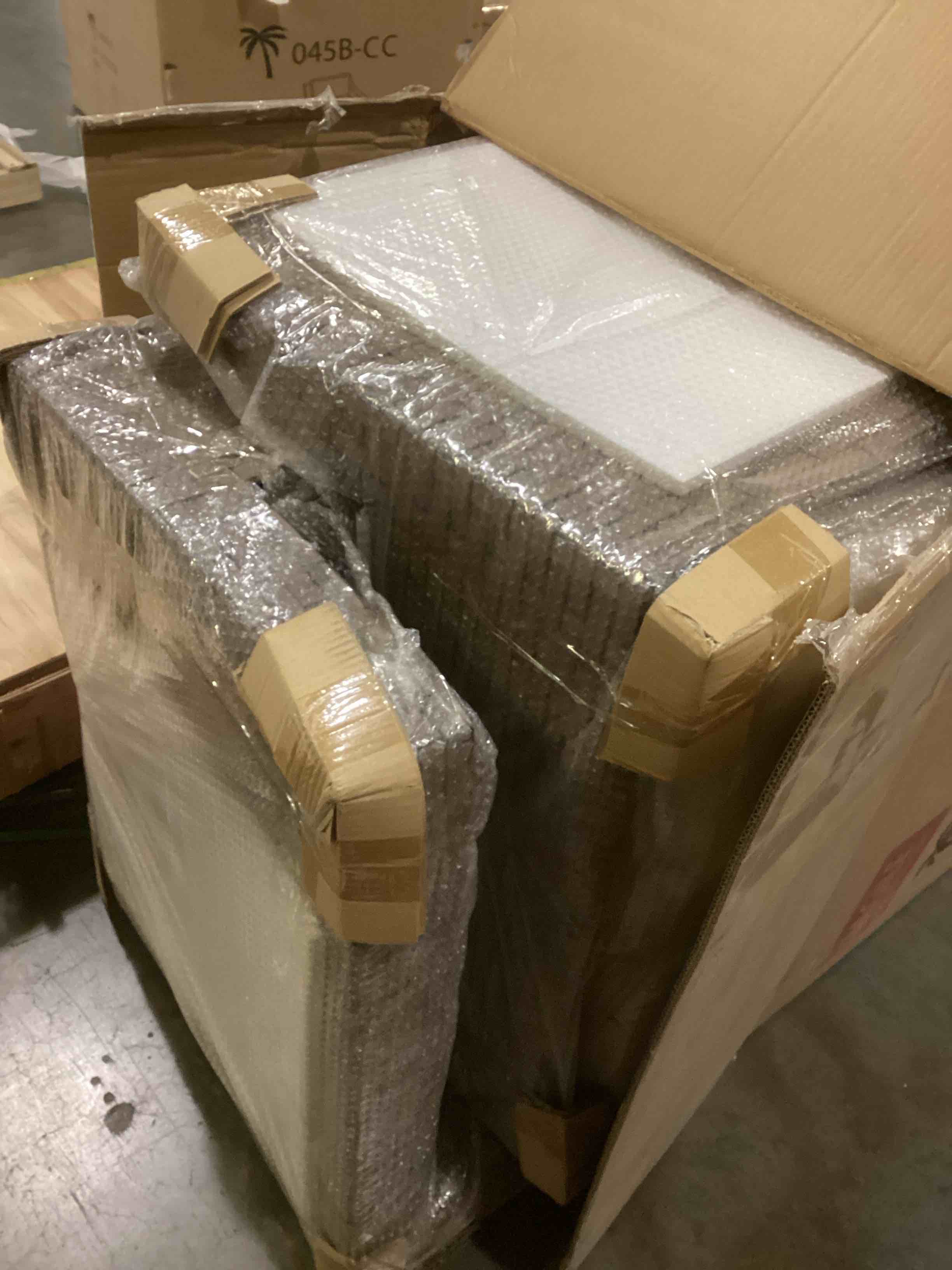 https://s3.amazonaws.com/lotting-images-prod/bidfta/RED6723448_1734717604975.jpeg
