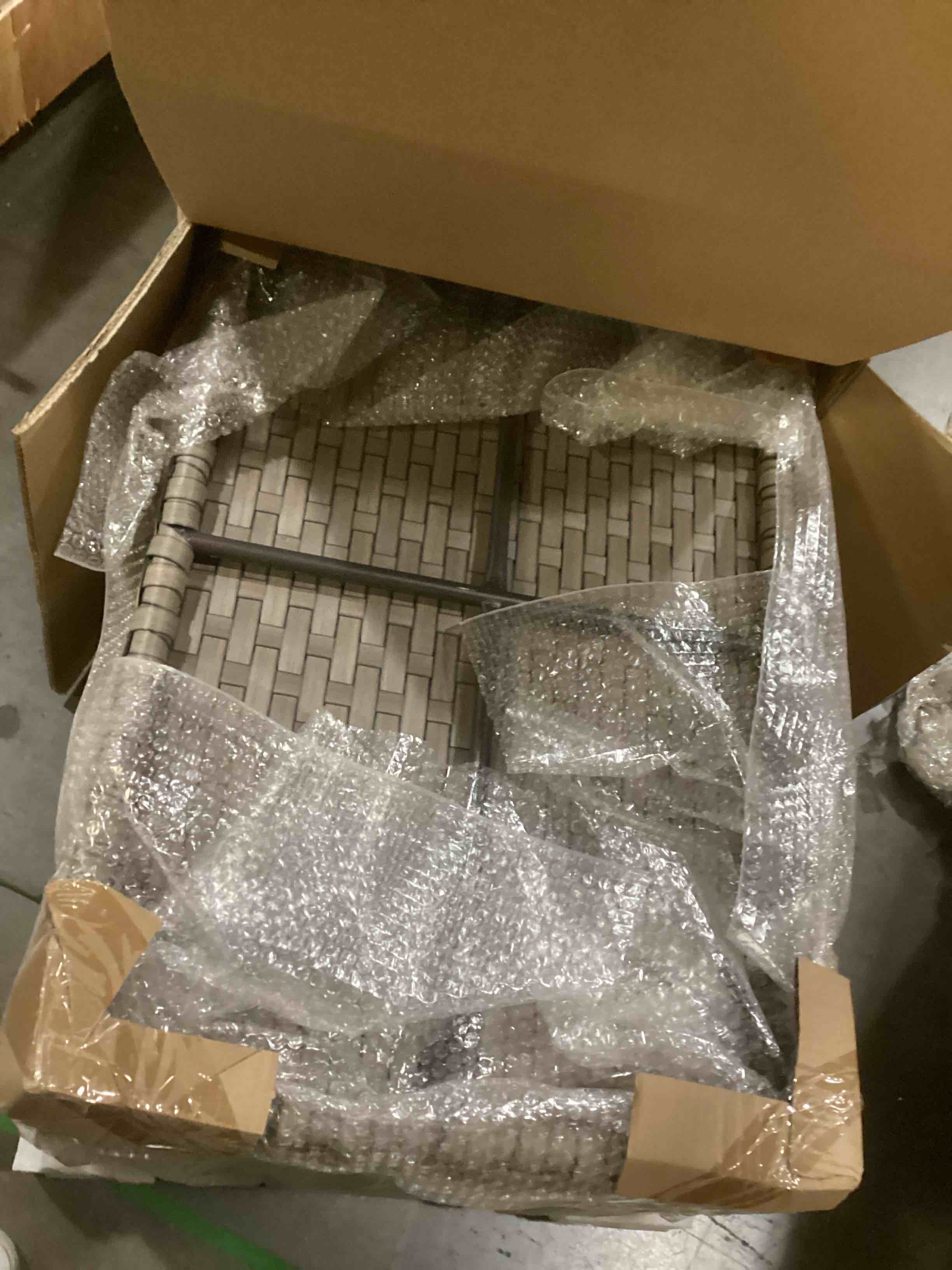 https://s3.amazonaws.com/lotting-images-prod/bidfta/RED6723450_1734717900766.jpeg