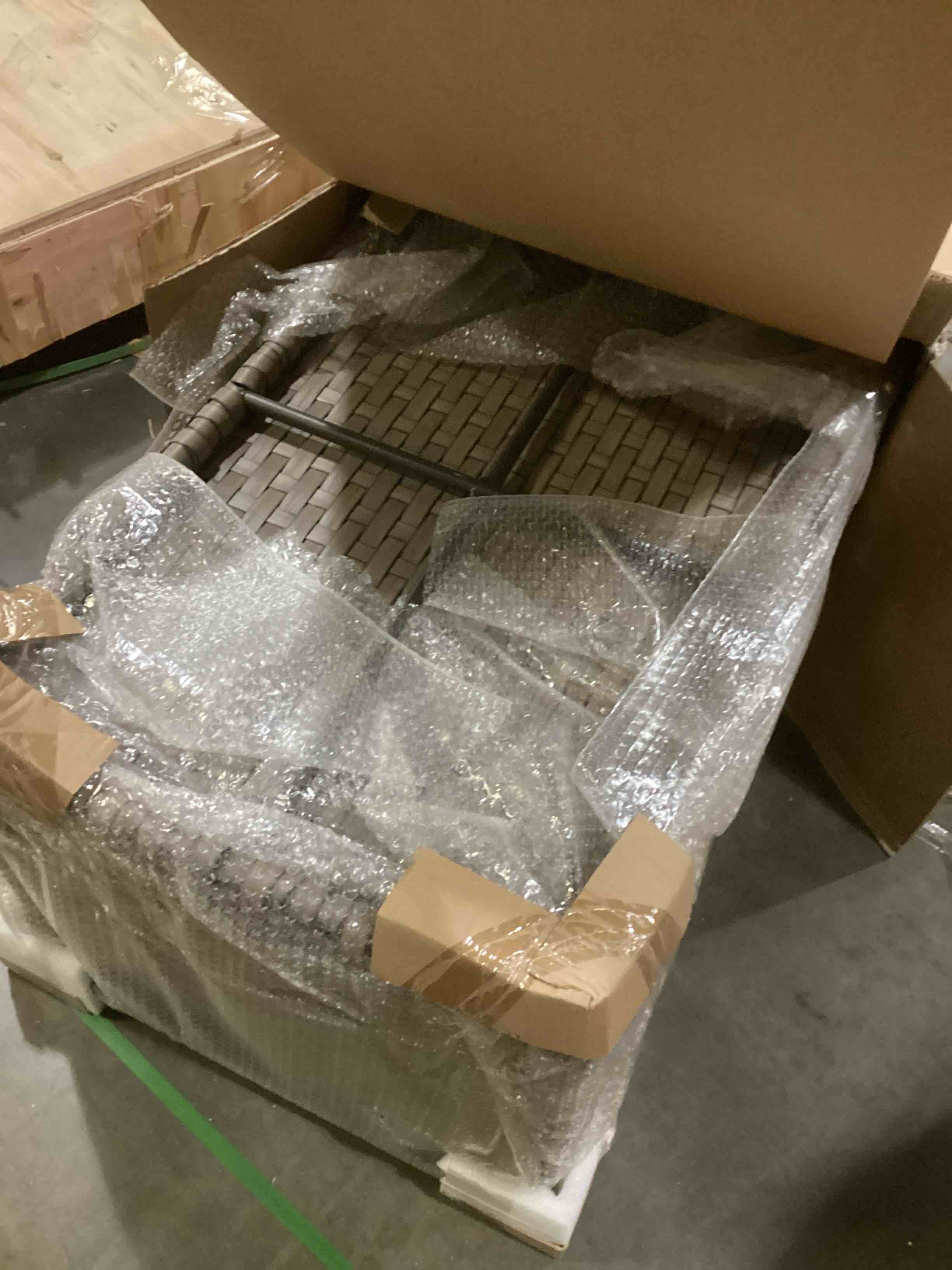https://s3.amazonaws.com/lotting-images-prod/bidfta/RED6723450_1734717909104.jpeg