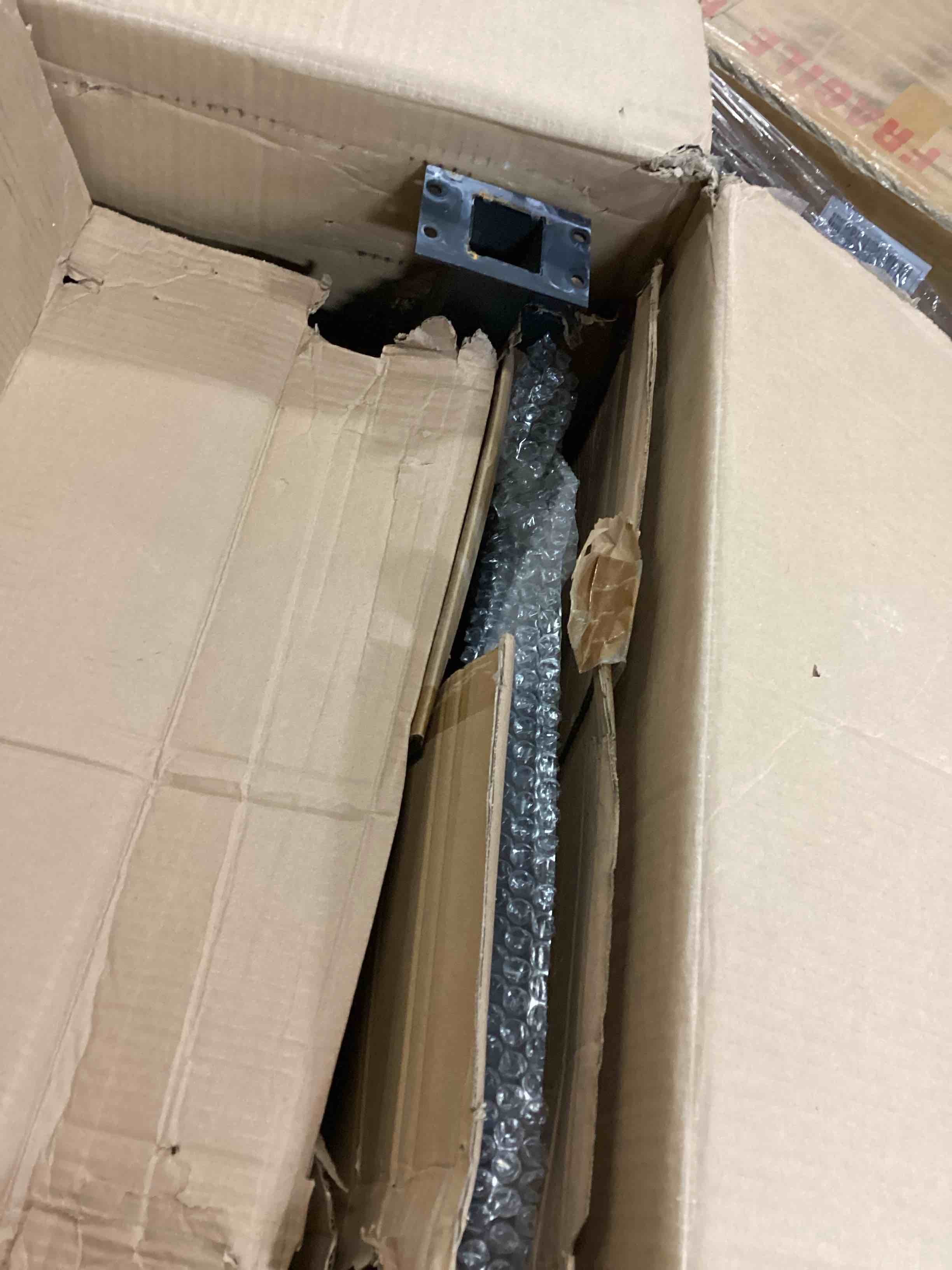 https://s3.amazonaws.com/lotting-images-prod/bidfta/RED6723601_1735303521500.jpeg