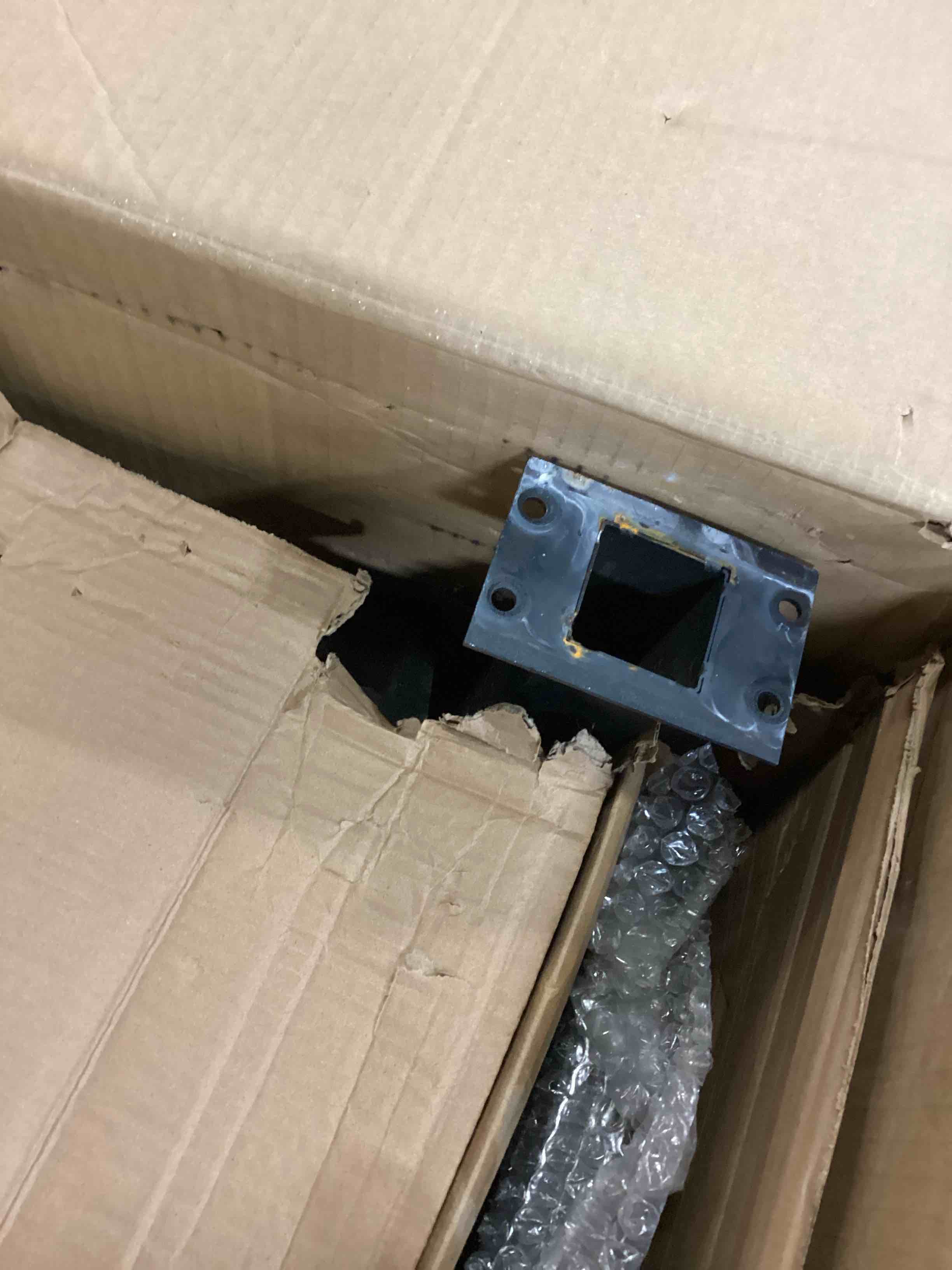 https://s3.amazonaws.com/lotting-images-prod/bidfta/RED6723601_1735303524139.jpeg