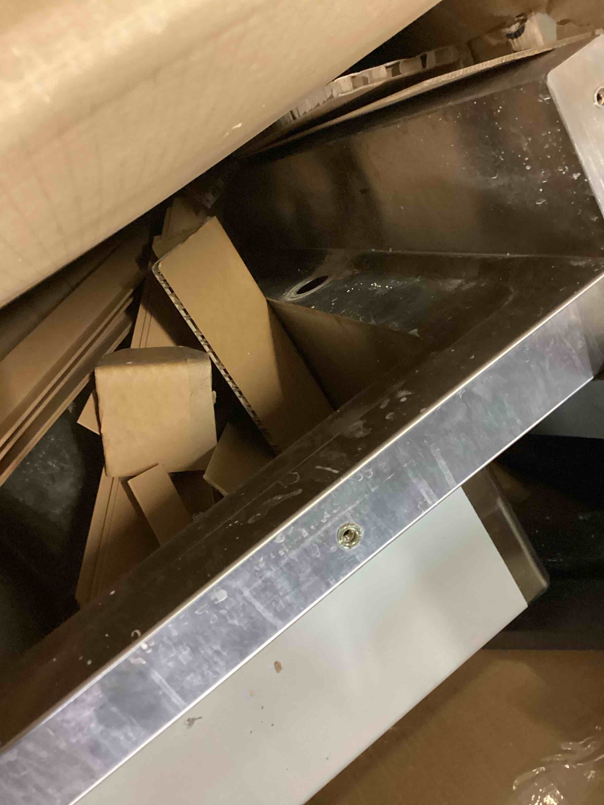 https://s3.amazonaws.com/lotting-images-prod/bidfta/RED6723601_1735303530616.jpeg