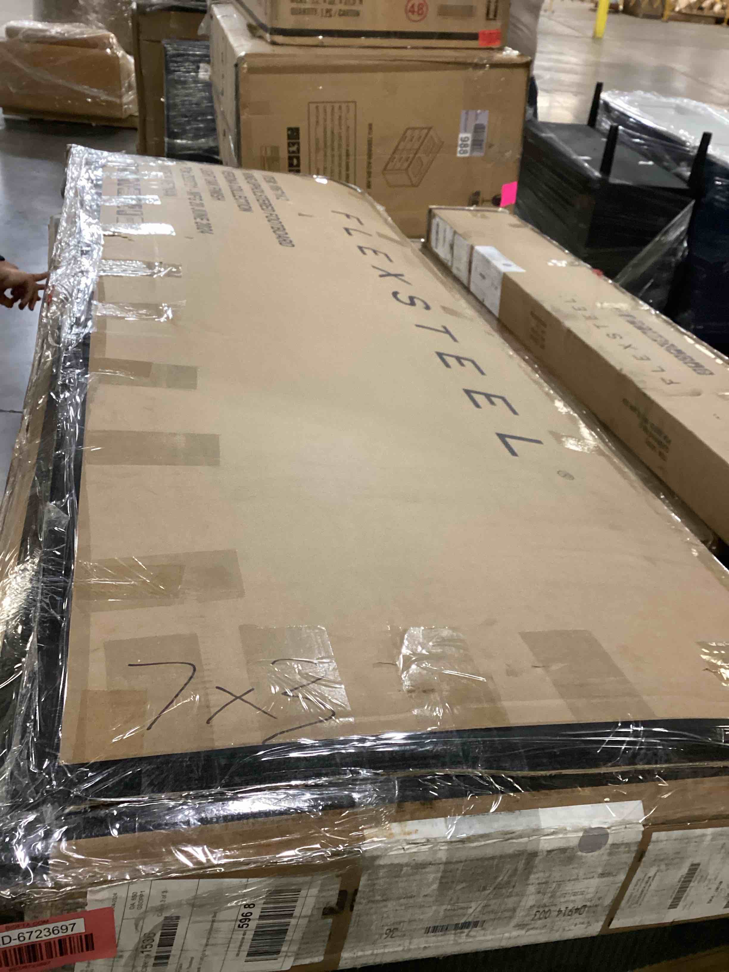 https://s3.amazonaws.com/lotting-images-prod/bidfta/RED6723697_1735663072837.jpeg