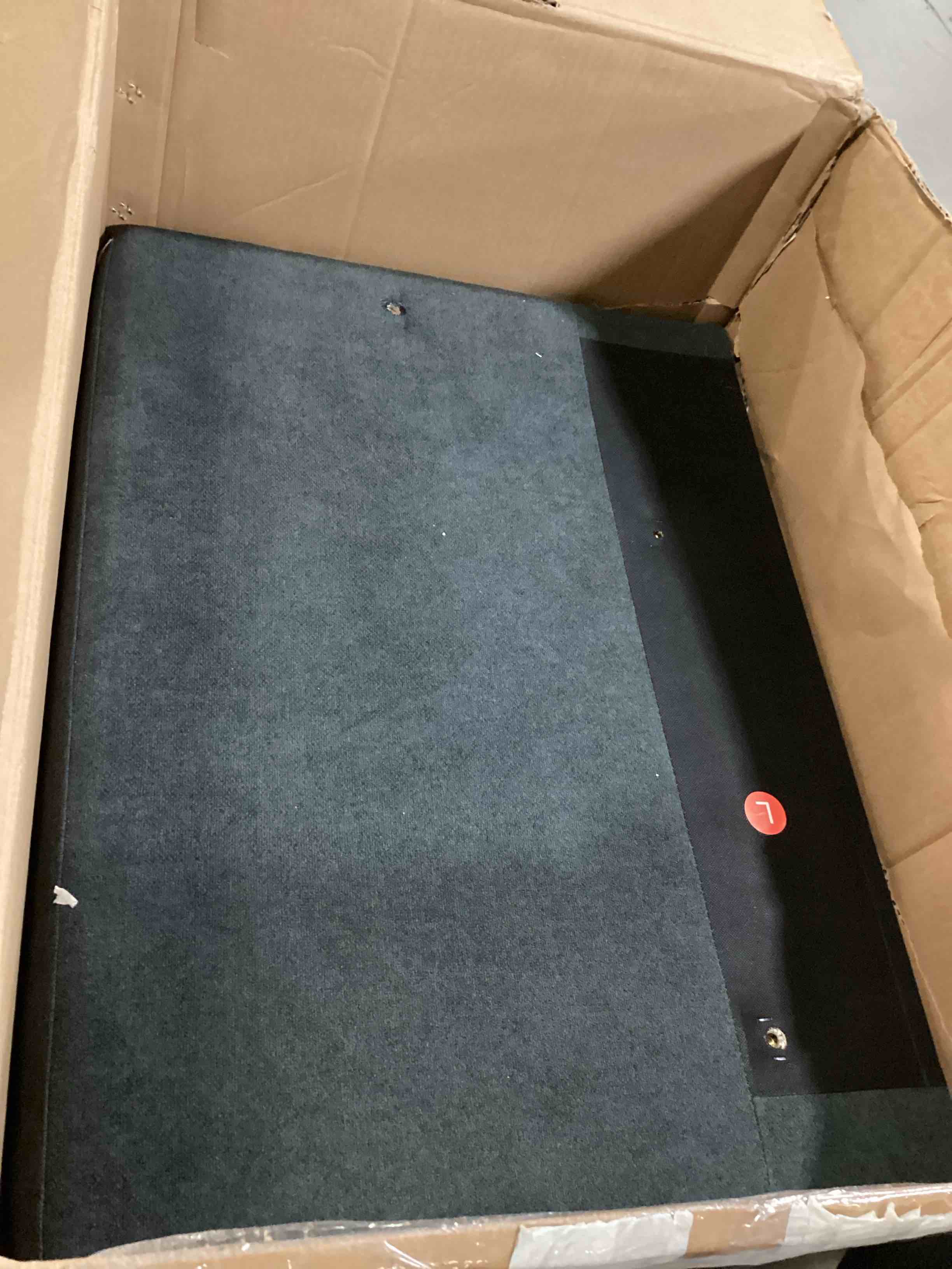 https://s3.amazonaws.com/lotting-images-prod/bidfta/RED6723765_1736277767688.jpeg