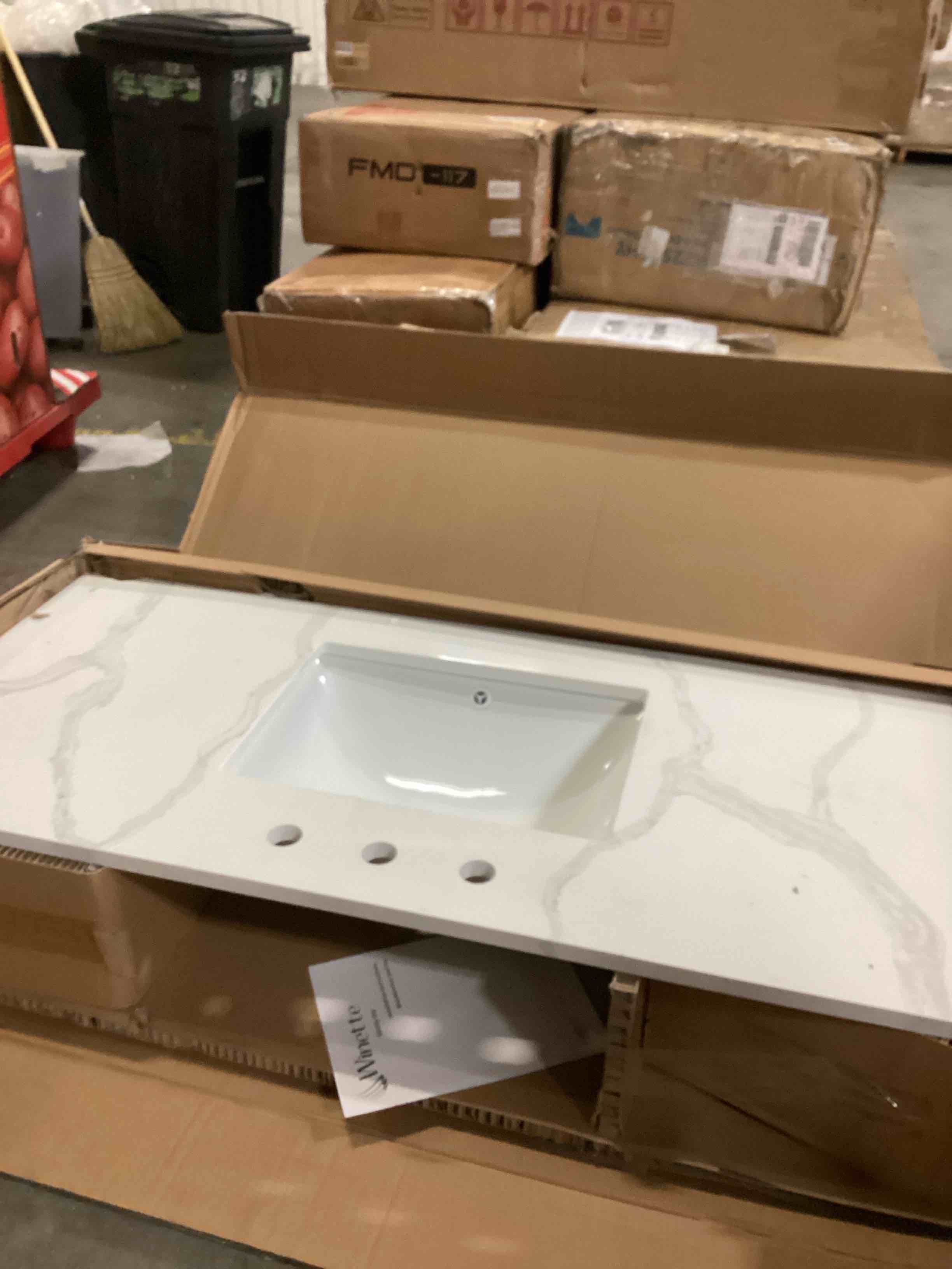 https://s3.amazonaws.com/lotting-images-prod/bidfta/RED6723775_1736338573461.jpeg