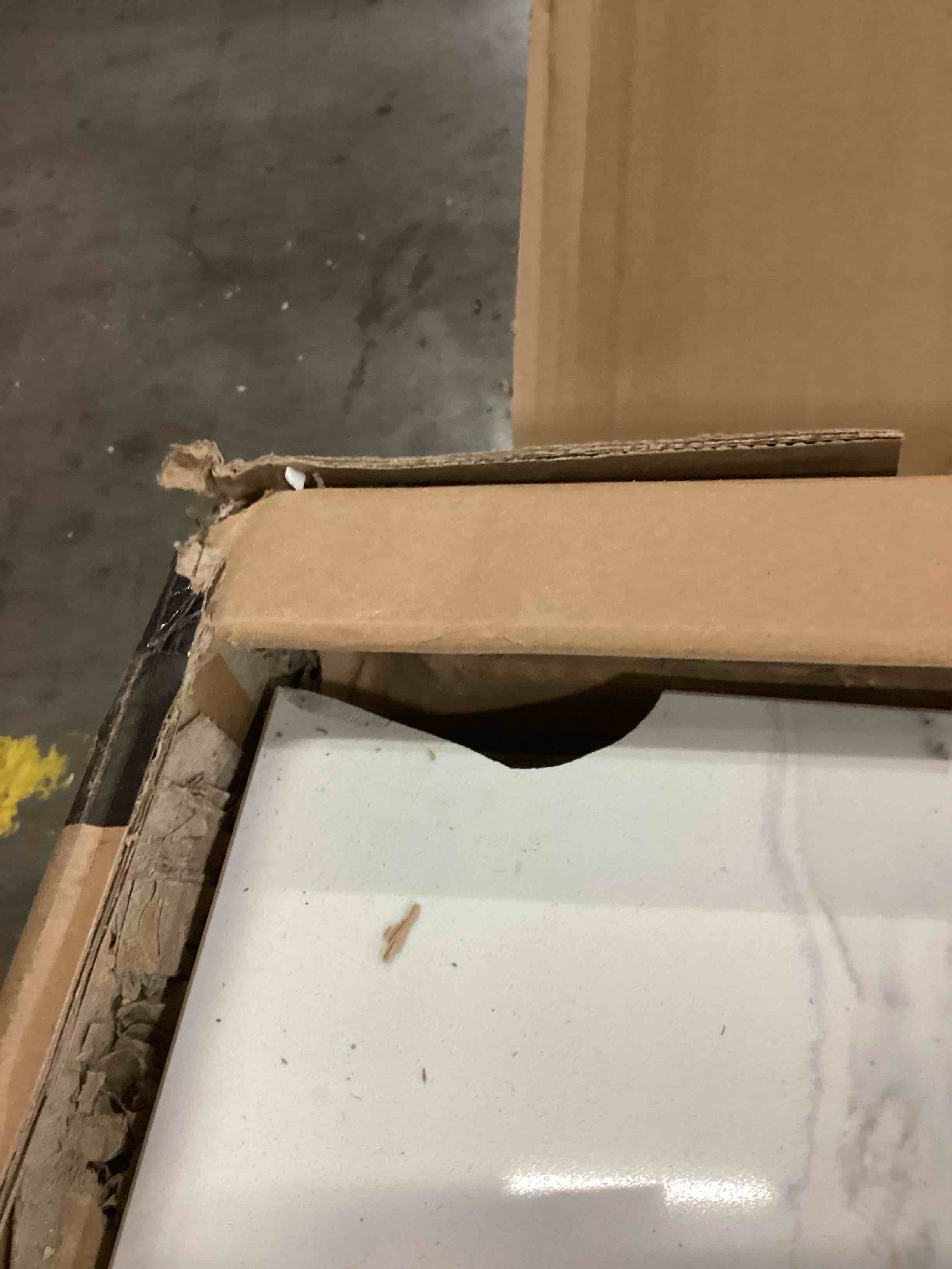 https://s3.amazonaws.com/lotting-images-prod/bidfta/RED6723775_1736338599302.jpeg