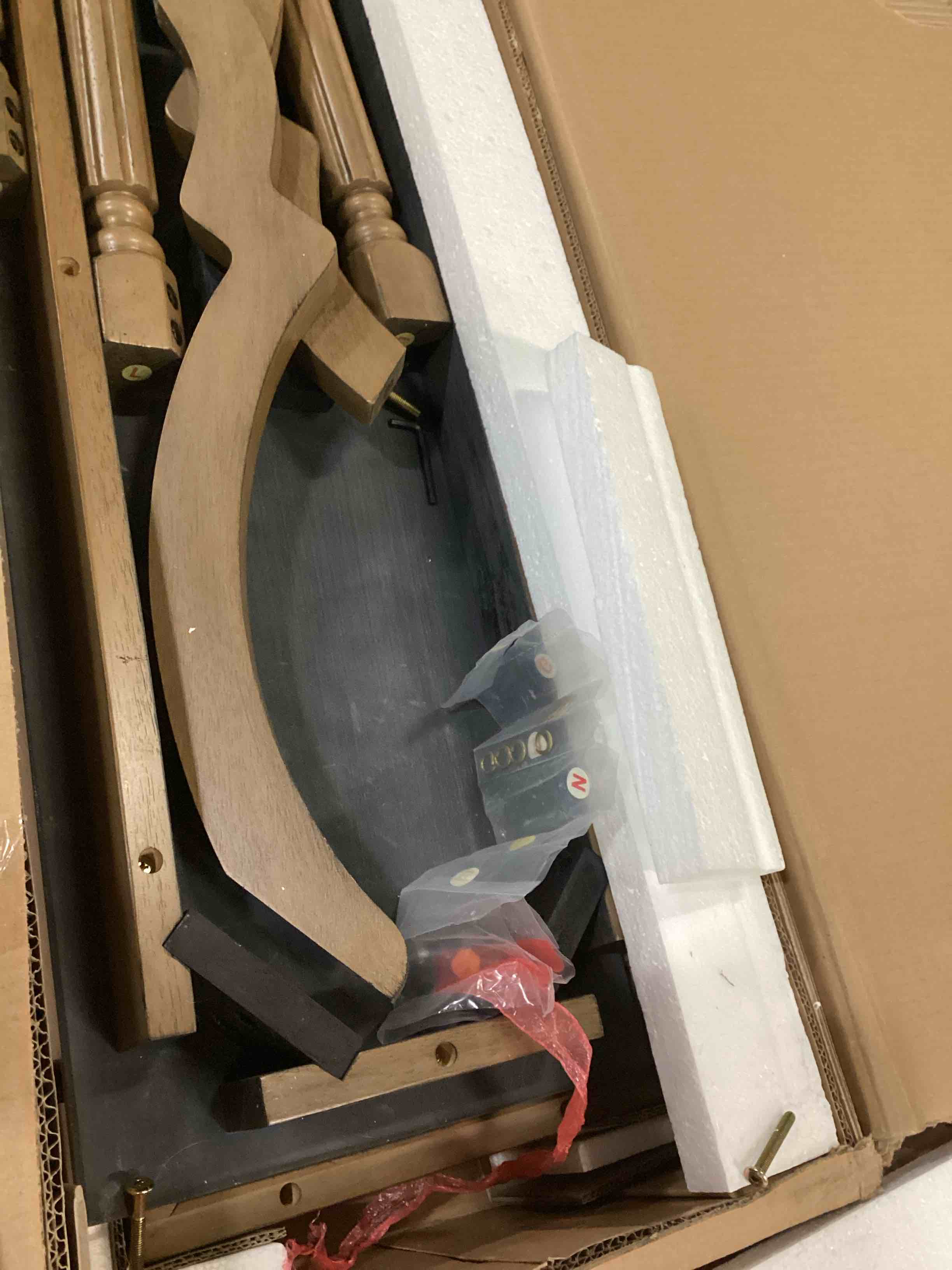 https://s3.amazonaws.com/lotting-images-prod/bidfta/RED6723777_1736339542311.jpeg