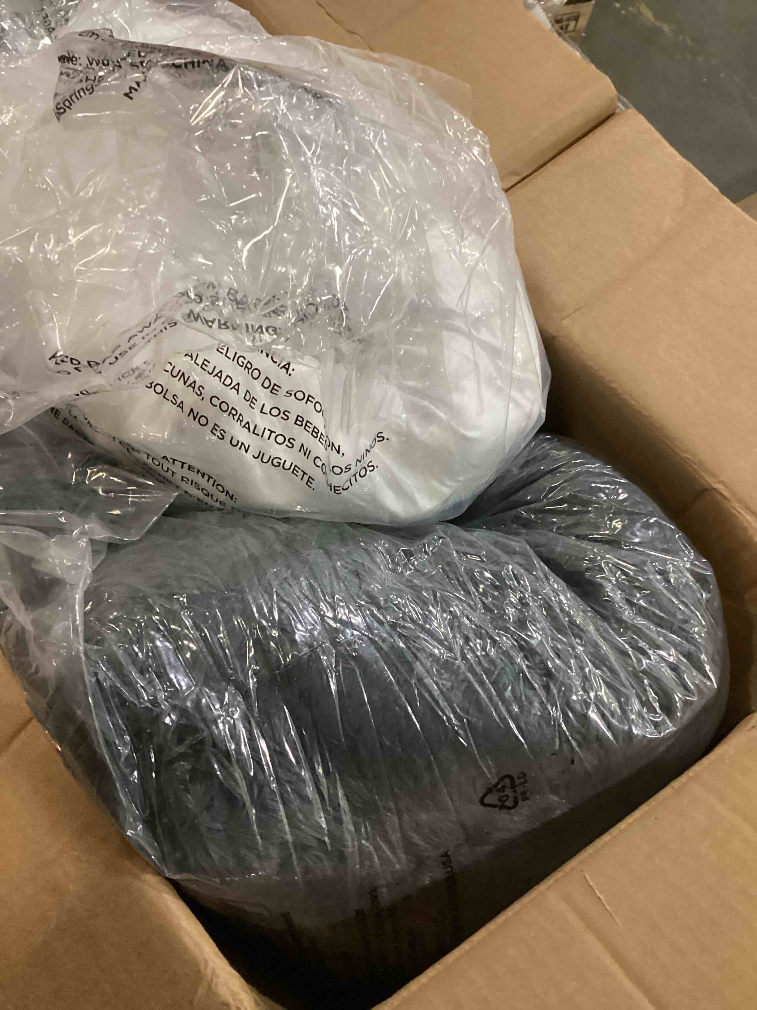 https://s3.amazonaws.com/lotting-images-prod/bidfta/RED6723882_1736432792875.jpeg