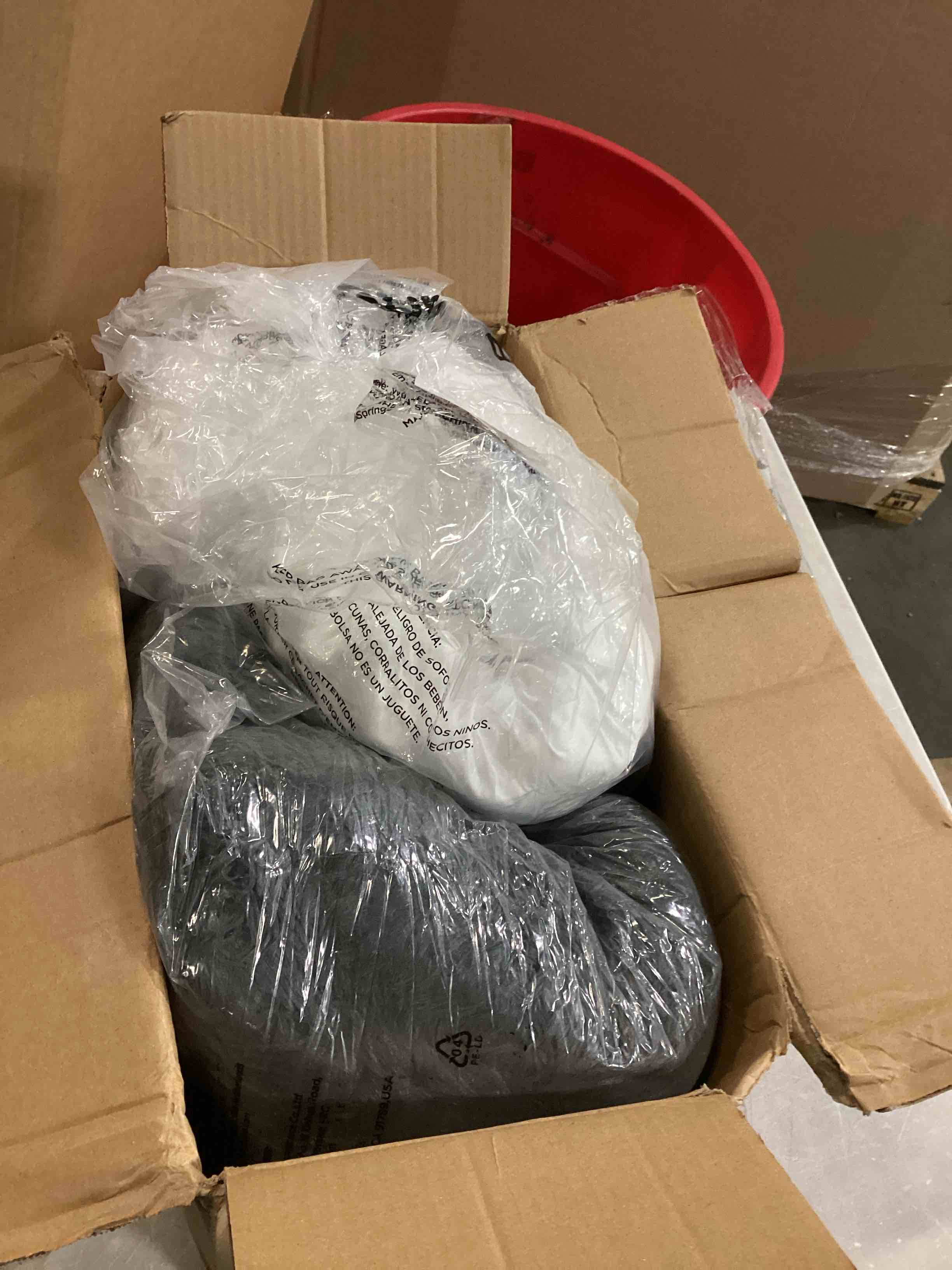 https://s3.amazonaws.com/lotting-images-prod/bidfta/RED6723882_1736432796344.jpeg