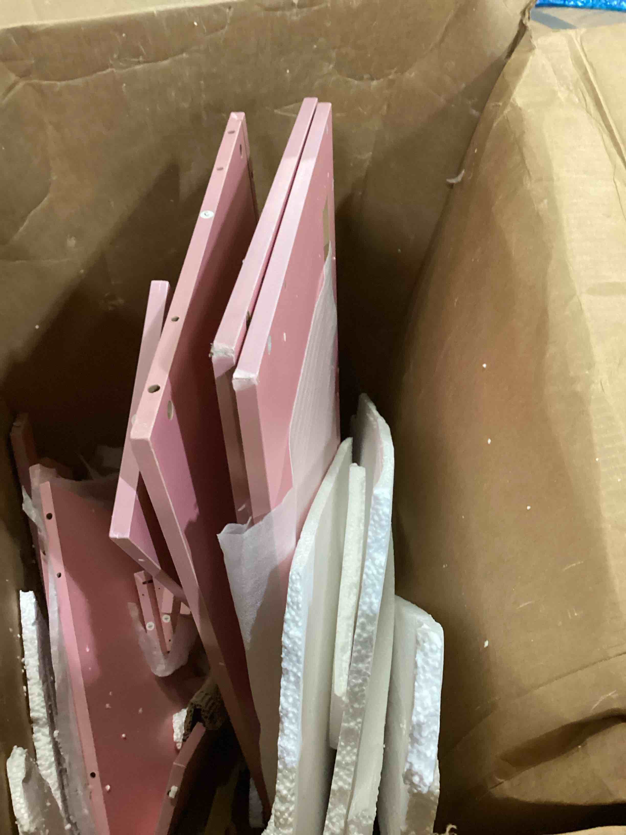 https://s3.amazonaws.com/lotting-images-prod/bidfta/RED6723997_1736772506578.jpeg