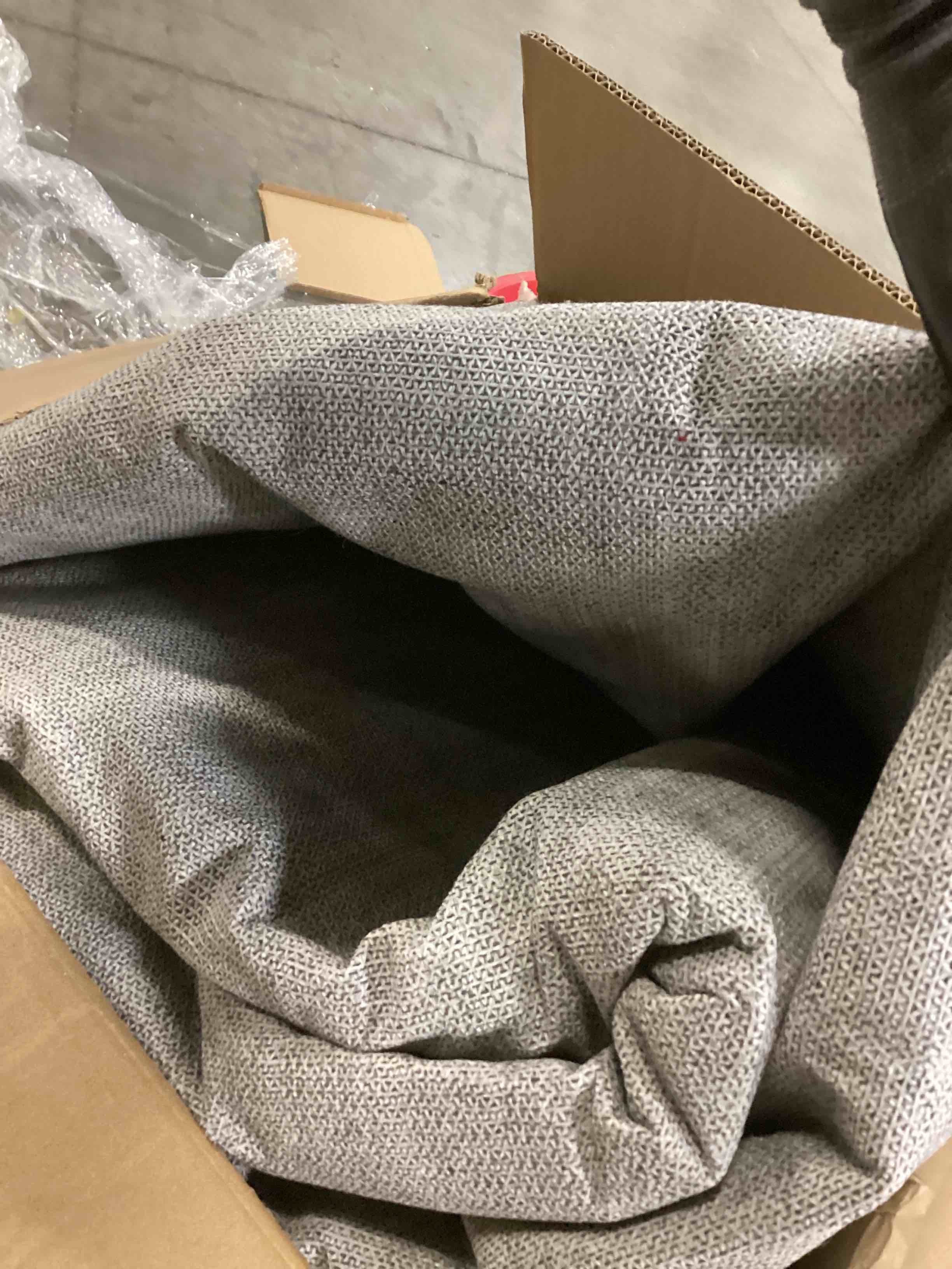 https://s3.amazonaws.com/lotting-images-prod/bidfta/RED6724055_1736790695509.jpeg