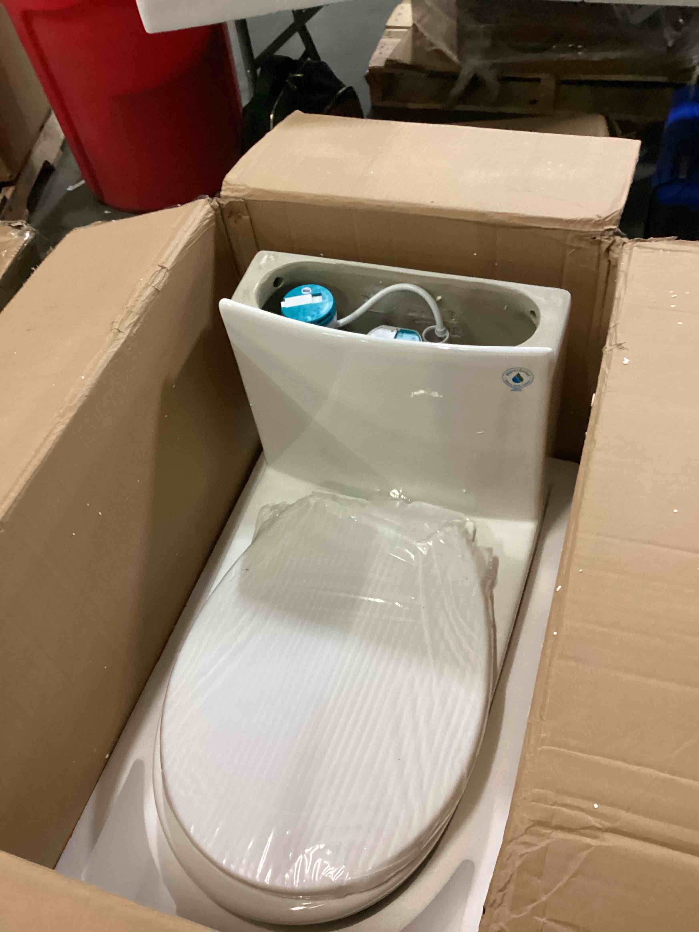 https://s3.amazonaws.com/lotting-images-prod/bidfta/RED6724104_1736865674402.jpeg