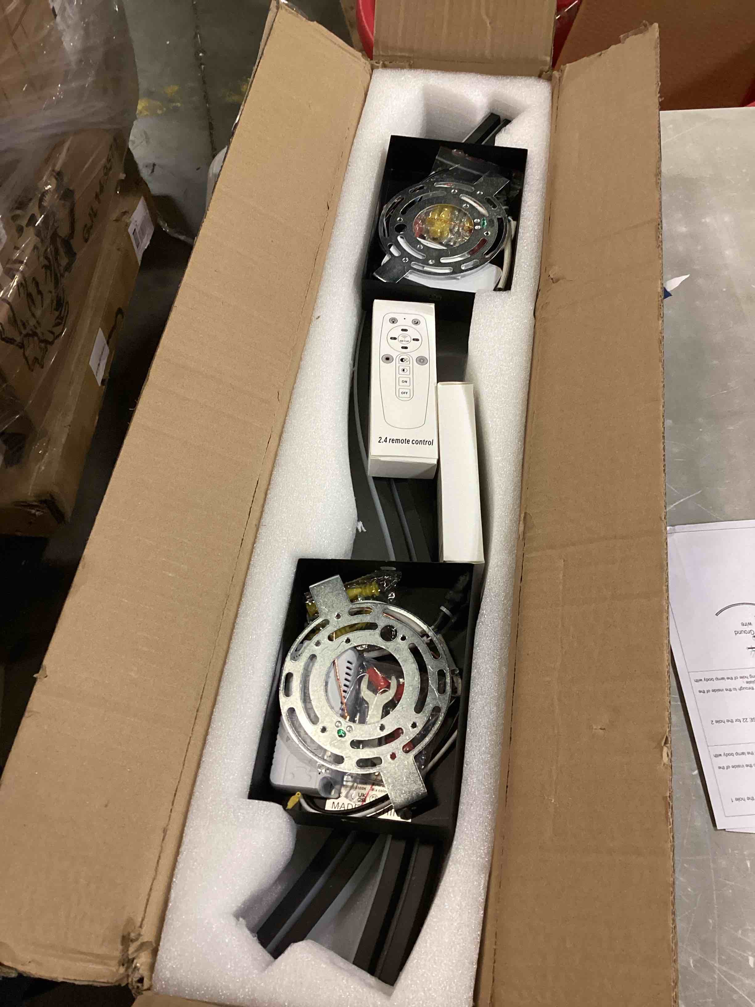 https://s3.amazonaws.com/lotting-images-prod/bidfta/RED6724127_1736876552286.jpeg
